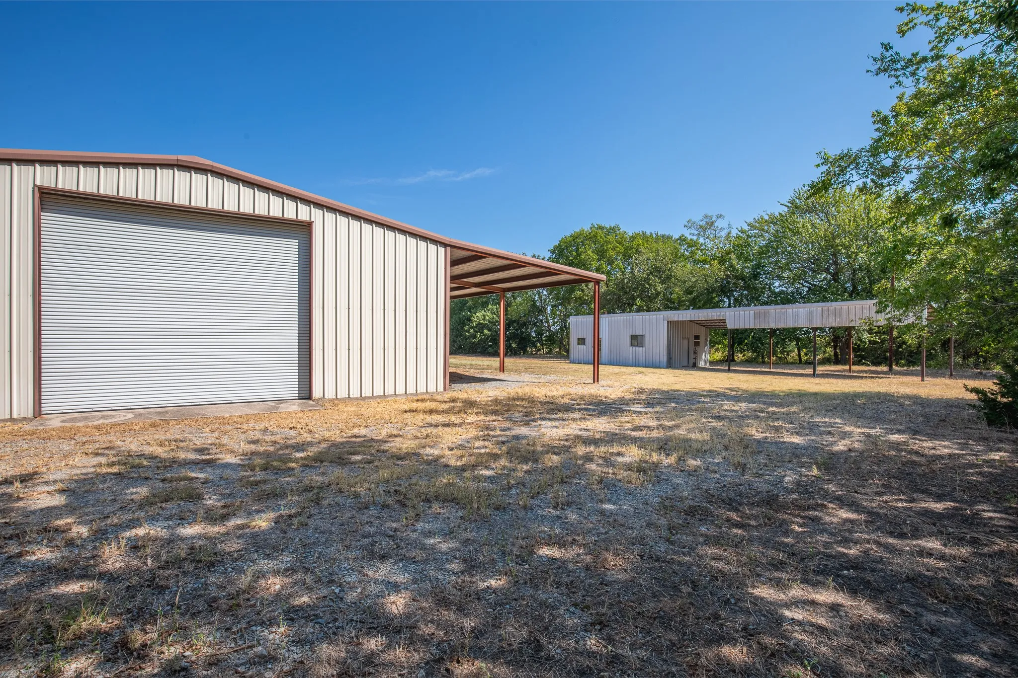 Single Family Residence For Sale in Fannin County , 6607 S State Highway 78 Highway, Bonham, Texas 75418, 3 Bedroom, 3 Bathroom, Garage spaces, 2,290 Sqft, built in 1999, mls#21399717, Real Estate Agent in Bonham, Homes For Sale in Fannin county, Homes For Sale in Bonham, Realtor in Bonham Texas, Real Estate Brokerage Independent Realty Texas, Luminita Cordes Realtor