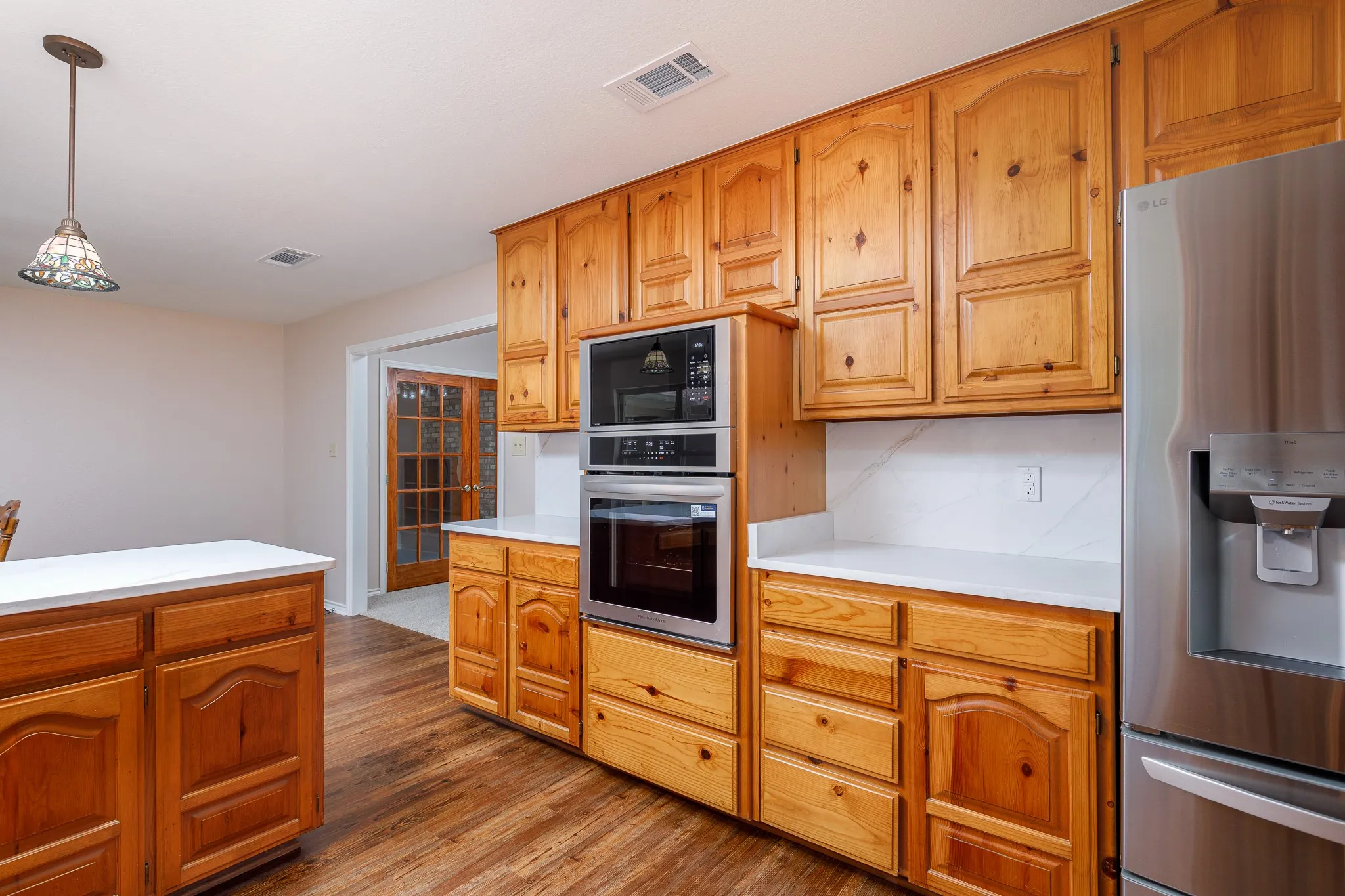 Refrigerator stays