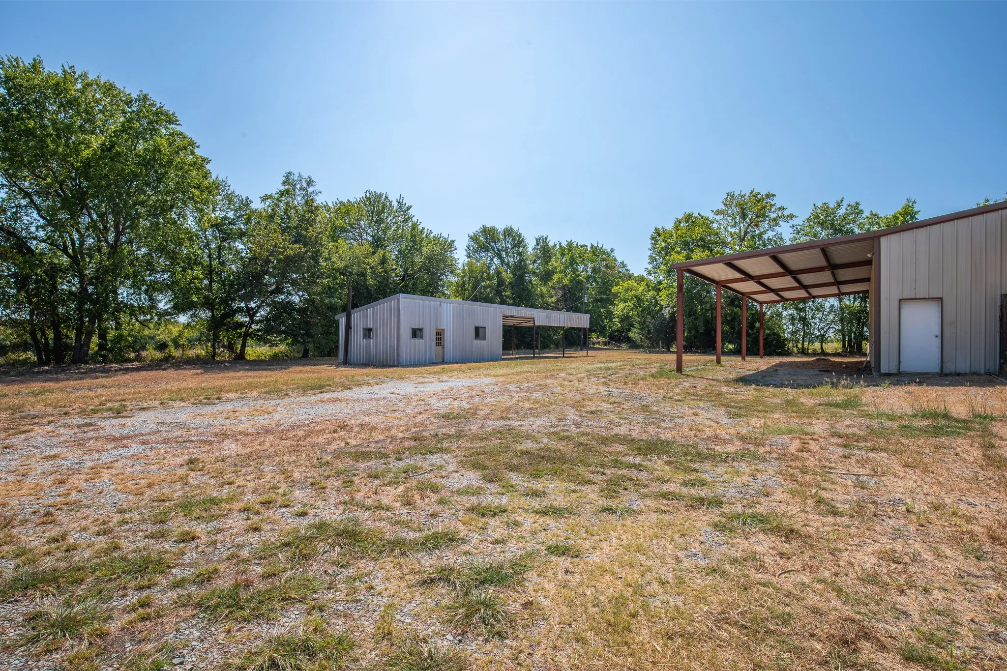 Single Family Residence For Sale in Fannin County , 6607 S State Highway 78 Highway, Bonham, Texas 75418, 3 Bedroom, 3 Bathroom, Garage spaces, 2,290 Sqft, built in 1999, mls#21399717, Real Estate Agent in Bonham, Homes For Sale in Fannin county, Homes For Sale in Bonham, Realtor in Bonham Texas, Real Estate Brokerage Independent Realty Texas, Luminita Cordes Realtor