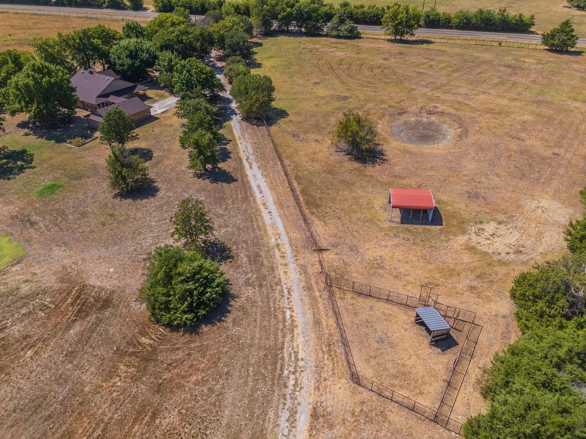 Single Family Residence For Sale in Fannin County , 6607 S State Highway 78 Highway, Bonham, Texas 75418, 3 Bedroom, 3 Bathroom, Garage spaces, 2,290 Sqft, built in 1999, mls#21399717, Real Estate Agent in Bonham, Homes For Sale in Fannin county, Homes For Sale in Bonham, Realtor in Bonham Texas, Real Estate Brokerage Independent Realty Texas, Luminita Cordes Realtor
