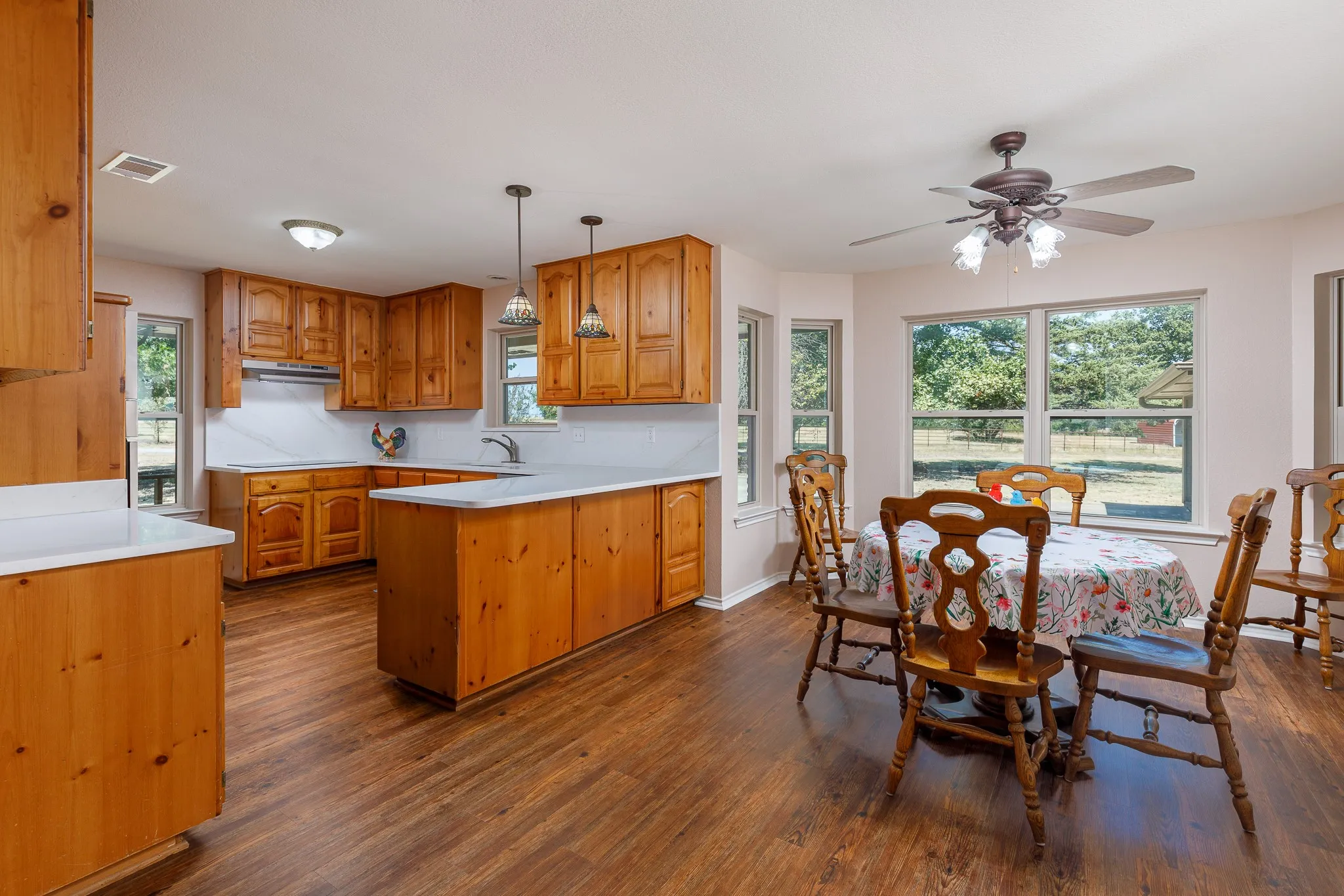 Single Family Residence For Sale in Fannin County , 6607 S State Highway 78 Highway, Bonham, Texas 75418, 3 Bedroom, 3 Bathroom, Garage spaces, 2,290 Sqft, built in 1999, mls#21399717, Real Estate Agent in Bonham, Homes For Sale in Fannin county, Homes For Sale in Bonham, Realtor in Bonham Texas, Real Estate Brokerage Independent Realty Texas, Luminita Cordes Realtor