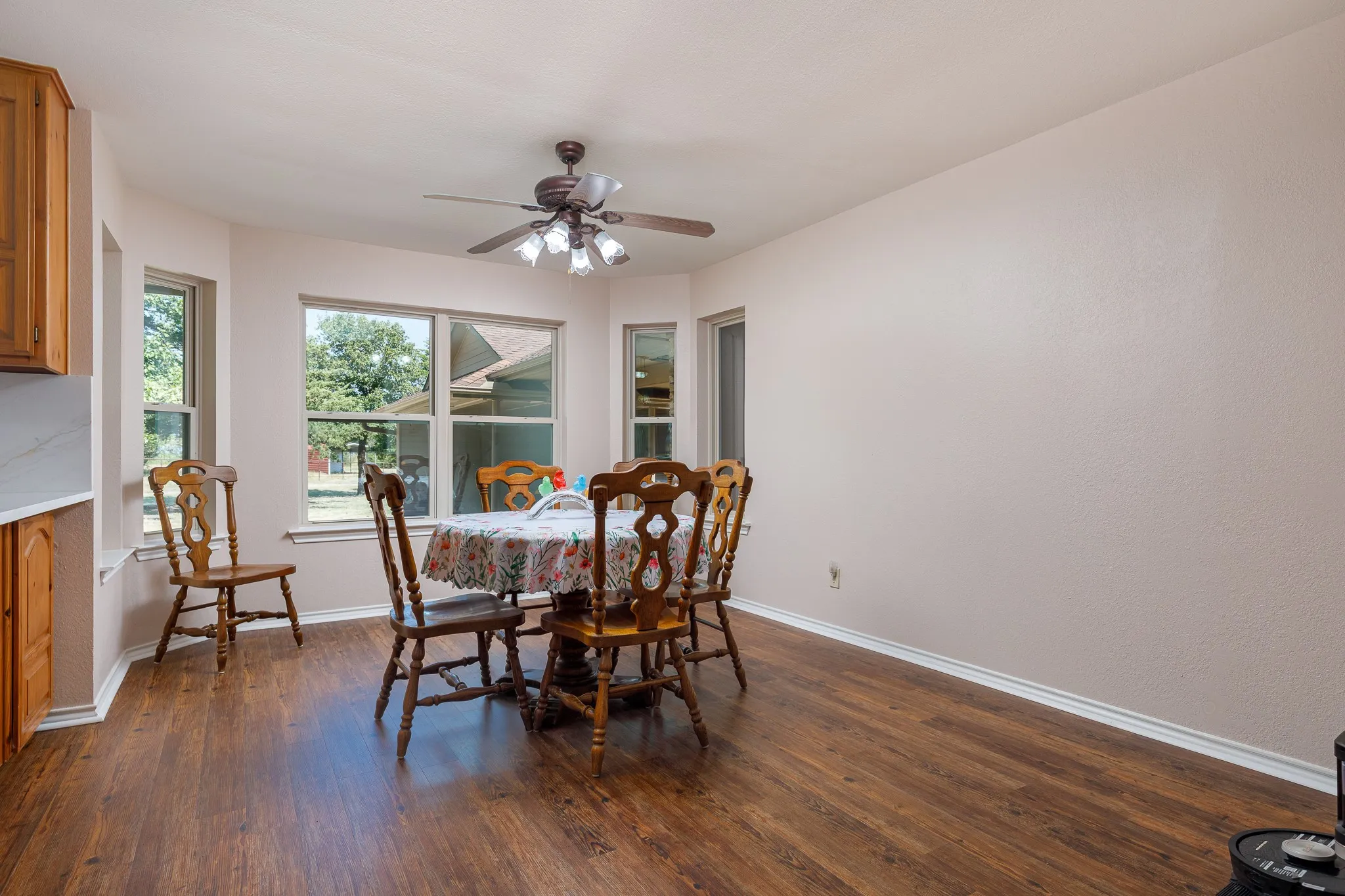 Single Family Residence For Sale in Fannin County , 6607 S State Highway 78 Highway, Bonham, Texas 75418, 3 Bedroom, 3 Bathroom, Garage spaces, 2,290 Sqft, built in 1999, mls#21399717, Real Estate Agent in Bonham, Homes For Sale in Fannin county, Homes For Sale in Bonham, Realtor in Bonham Texas, Real Estate Brokerage Independent Realty Texas, Luminita Cordes Realtor