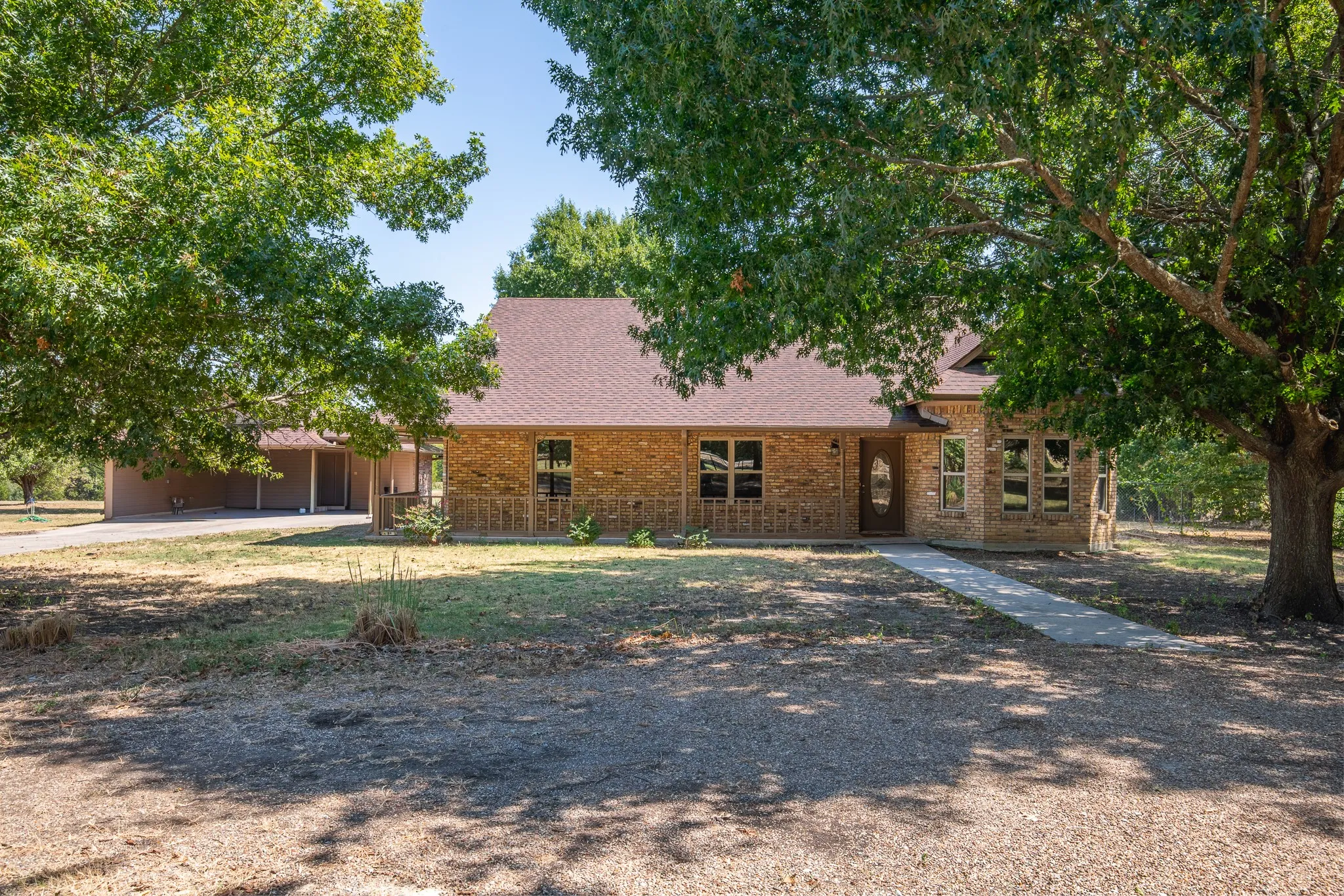 Single Family Residence For Sale in Fannin County , 6607 S State Highway 78 Highway, Bonham, Texas 75418, 3 Bedroom, 3 Bathroom, Garage spaces, 2,290 Sqft, built in 1999, mls#21399717, Real Estate Agent in Bonham, Homes For Sale in Fannin county, Homes For Sale in Bonham, Realtor in Bonham Texas, Real Estate Brokerage Independent Realty Texas, Luminita Cordes Realtor