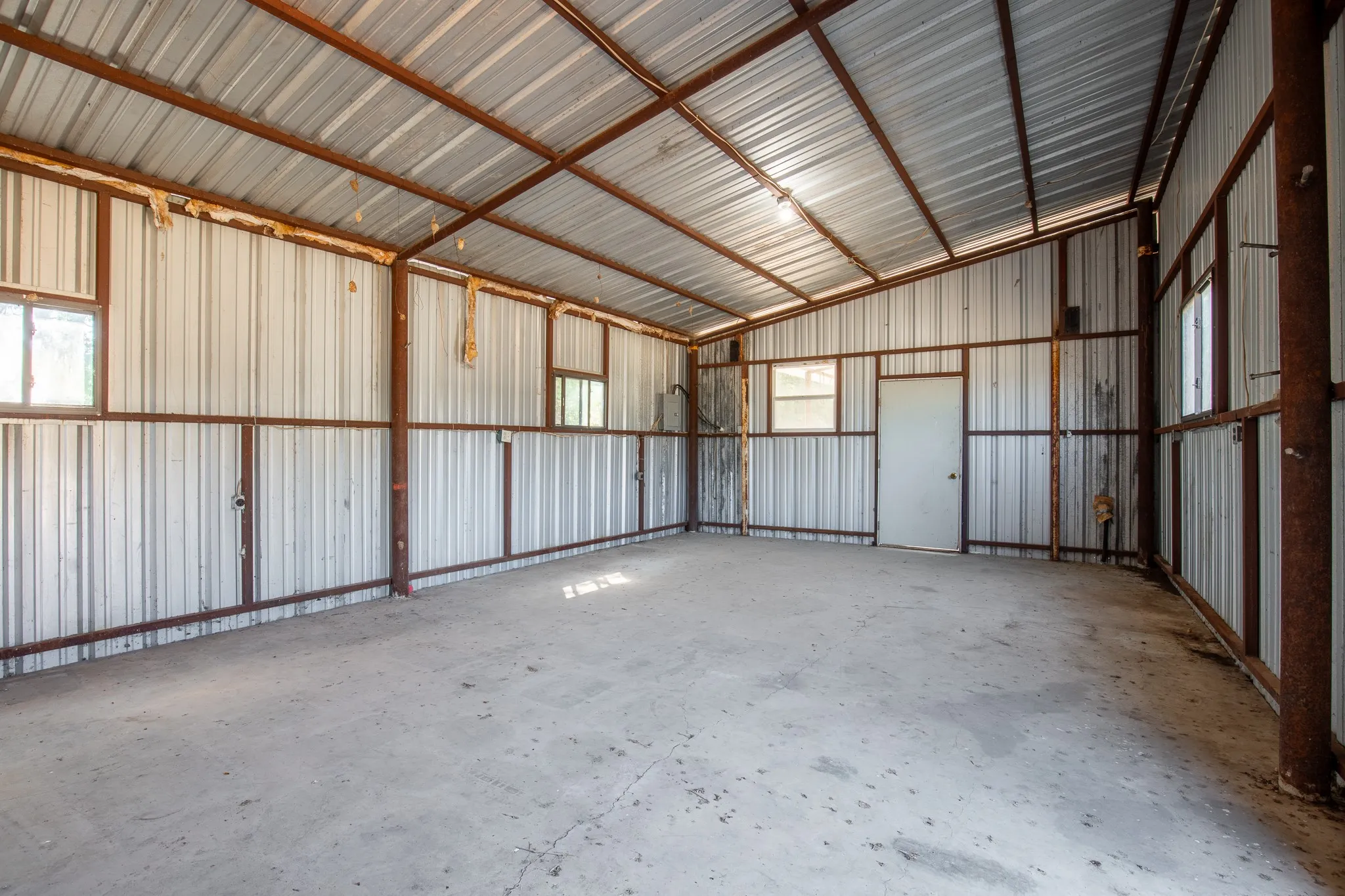 Single Family Residence For Sale in Fannin County , 6607 S State Highway 78 Highway, Bonham, Texas 75418, 3 Bedroom, 3 Bathroom, Garage spaces, 2,290 Sqft, built in 1999, mls#21399717, Real Estate Agent in Bonham, Homes For Sale in Fannin county, Homes For Sale in Bonham, Realtor in Bonham Texas, Real Estate Brokerage Independent Realty Texas, Luminita Cordes Realtor