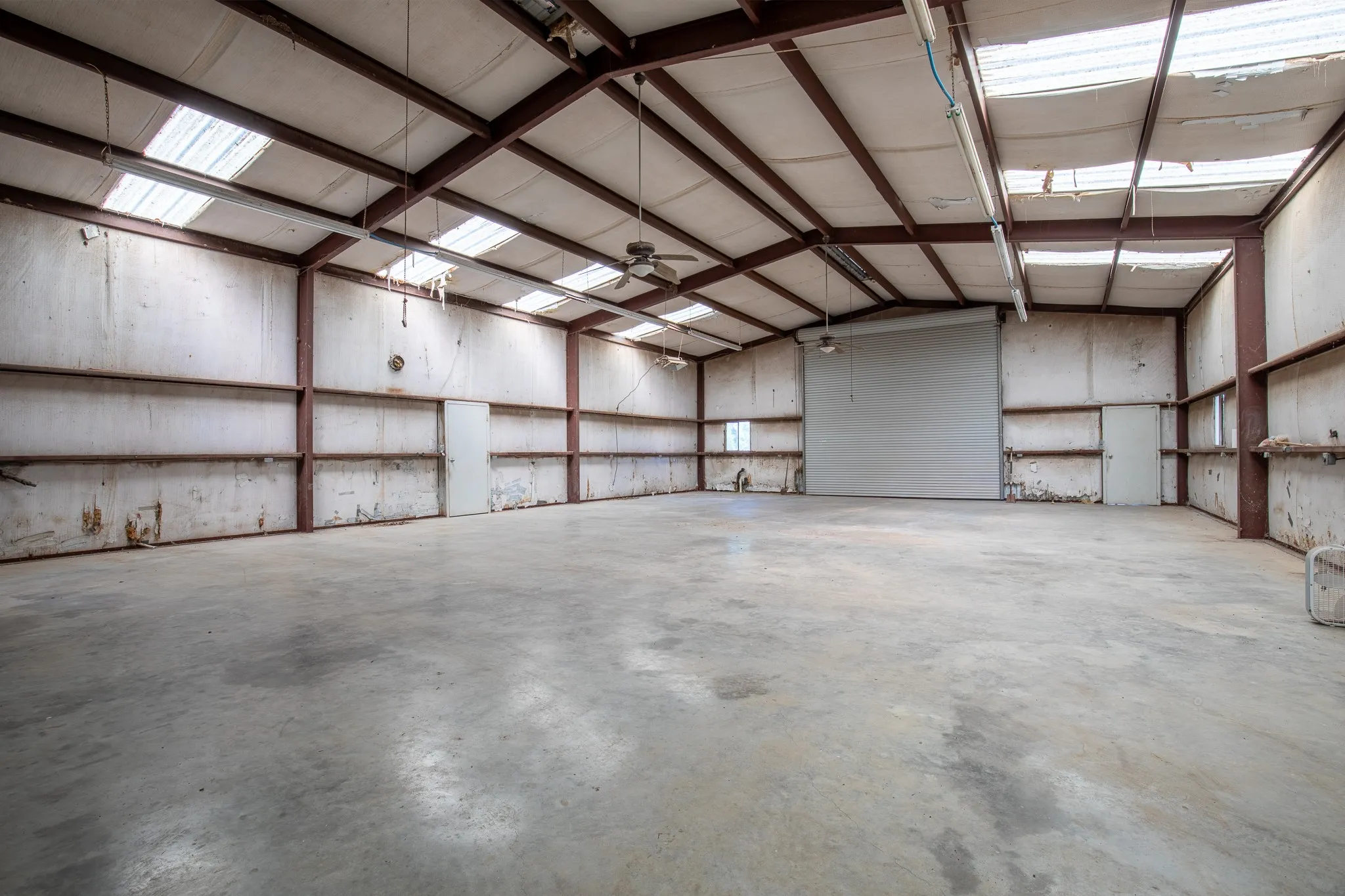Single Family Residence For Sale in Fannin County , 6607 S State Highway 78 Highway, Bonham, Texas 75418, 3 Bedroom, 3 Bathroom, Garage spaces, 2,290 Sqft, built in 1999, mls#21399717, Real Estate Agent in Bonham, Homes For Sale in Fannin county, Homes For Sale in Bonham, Realtor in Bonham Texas, Real Estate Brokerage Independent Realty Texas, Luminita Cordes Realtor