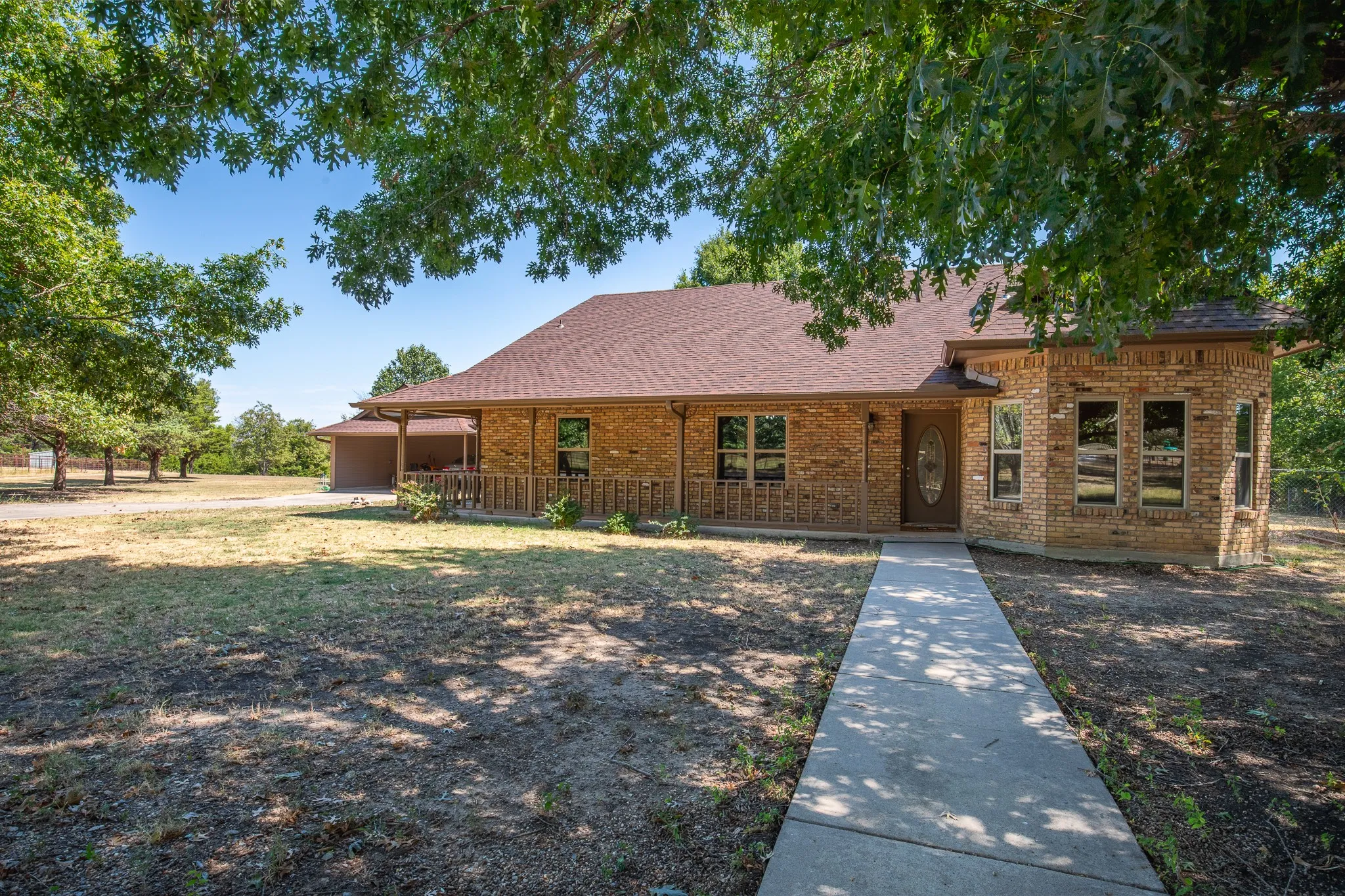 Single Family Residence For Sale in Fannin County , 6607 S State Highway 78 Highway, Bonham, Texas 75418, 3 Bedroom, 3 Bathroom, Garage spaces, 2,290 Sqft, built in 1999, mls#21399717, Real Estate Agent in Bonham, Homes For Sale in Fannin county, Homes For Sale in Bonham, Realtor in Bonham Texas, Real Estate Brokerage Independent Realty Texas, Luminita Cordes Realtor