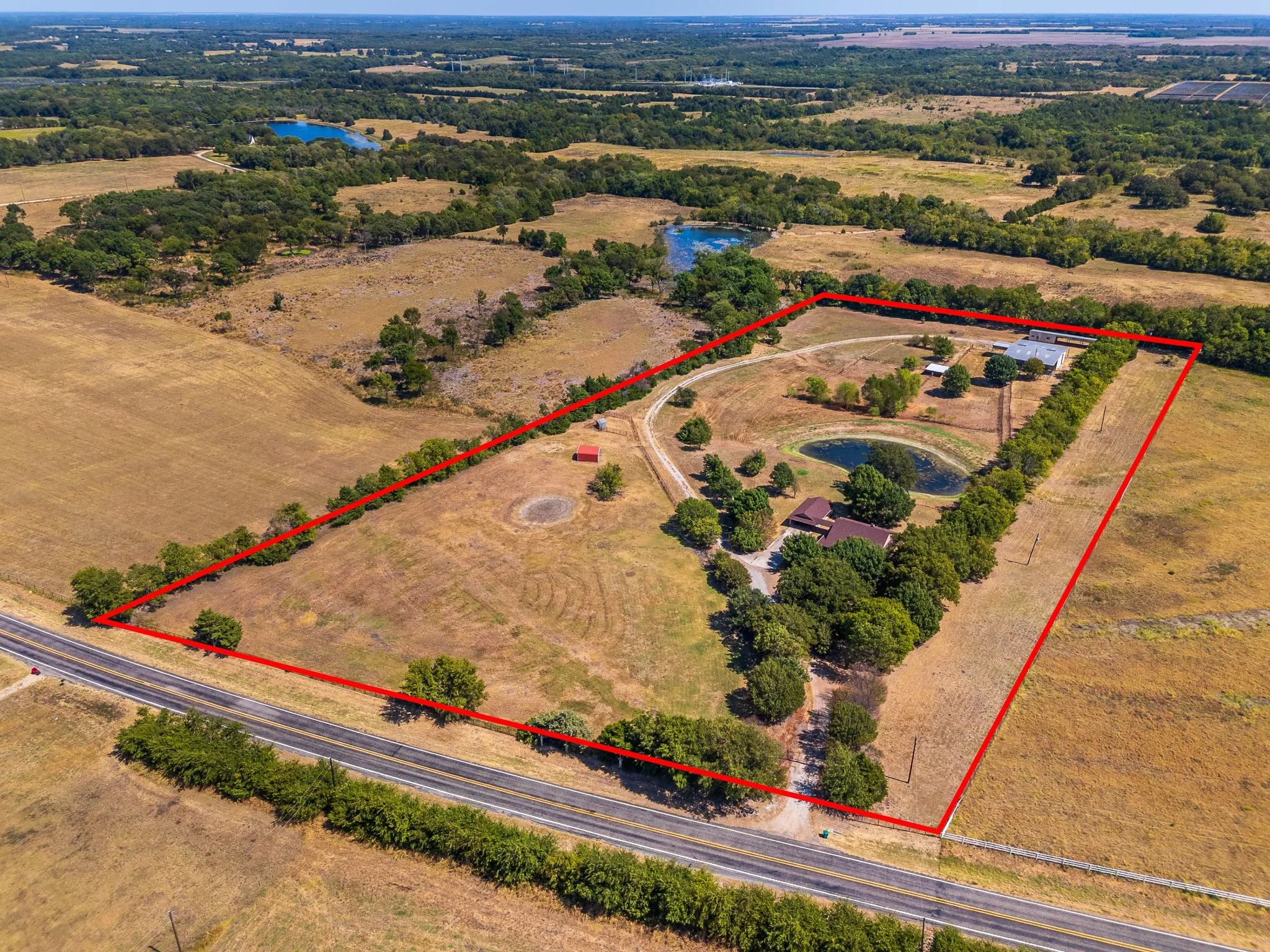 Single Family Residence For Sale in Fannin County , 6607 S State Highway 78 Highway, Bonham, Texas 75418, 3 Bedroom, 3 Bathroom, Garage spaces, 2,290 Sqft, built in 1999, mls#21399717, Real Estate Agent in Bonham, Homes For Sale in Fannin county, Homes For Sale in Bonham, Realtor in Bonham Texas, Real Estate Brokerage Independent Realty Texas, Luminita Cordes Realtor