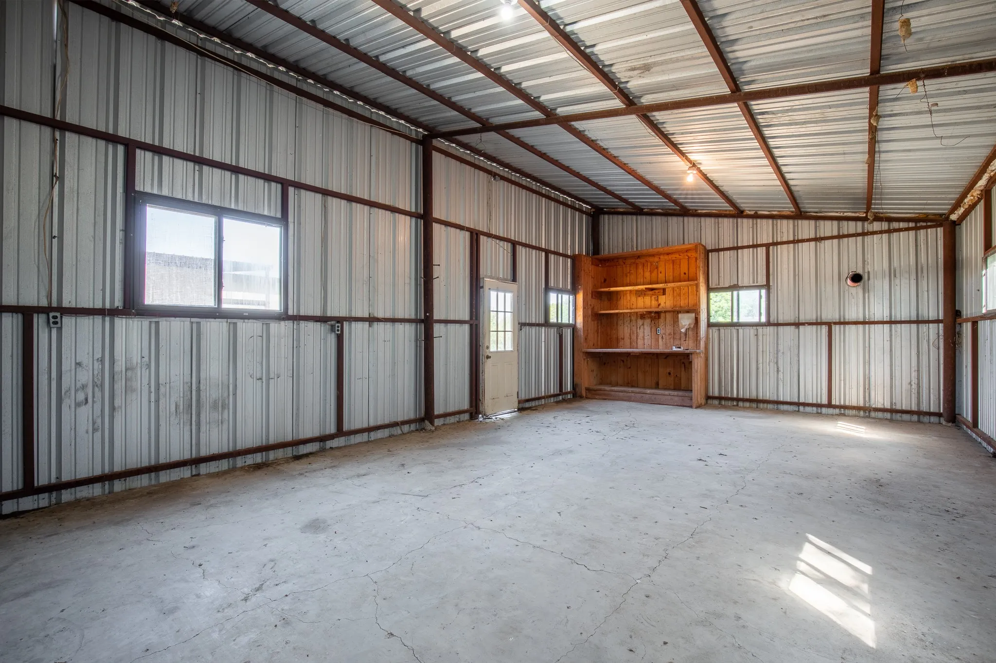 Single Family Residence For Sale in Fannin County , 6607 S State Highway 78 Highway, Bonham, Texas 75418, 3 Bedroom, 3 Bathroom, Garage spaces, 2,290 Sqft, built in 1999, mls#21399717, Real Estate Agent in Bonham, Homes For Sale in Fannin county, Homes For Sale in Bonham, Realtor in Bonham Texas, Real Estate Brokerage Independent Realty Texas, Luminita Cordes Realtor