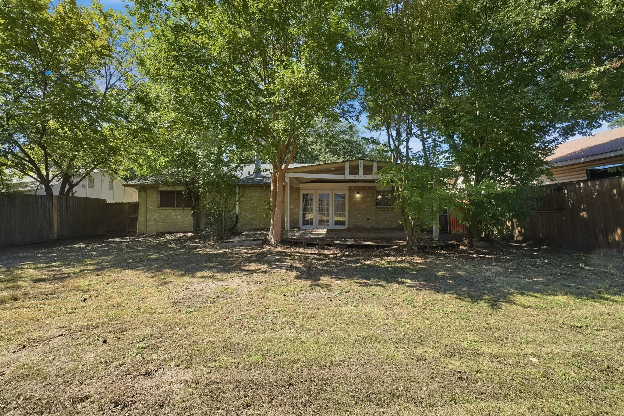 Single Family Residence For Sale in Dallas County , 5321 Saddleback Road, Garland, Texas 75043, 3 Bedroom, 2 Bathroom, 1 Garage spaces, 1,231 Sqft, built in 1972, mls#21406617, Real Estate Agent in Garland, Homes For Sale in Dallas county, Homes For Sale in Garland, Realtor in Garland Texas, Real Estate Brokerage Independent Realty Texas, Luminita Cordes Realtor