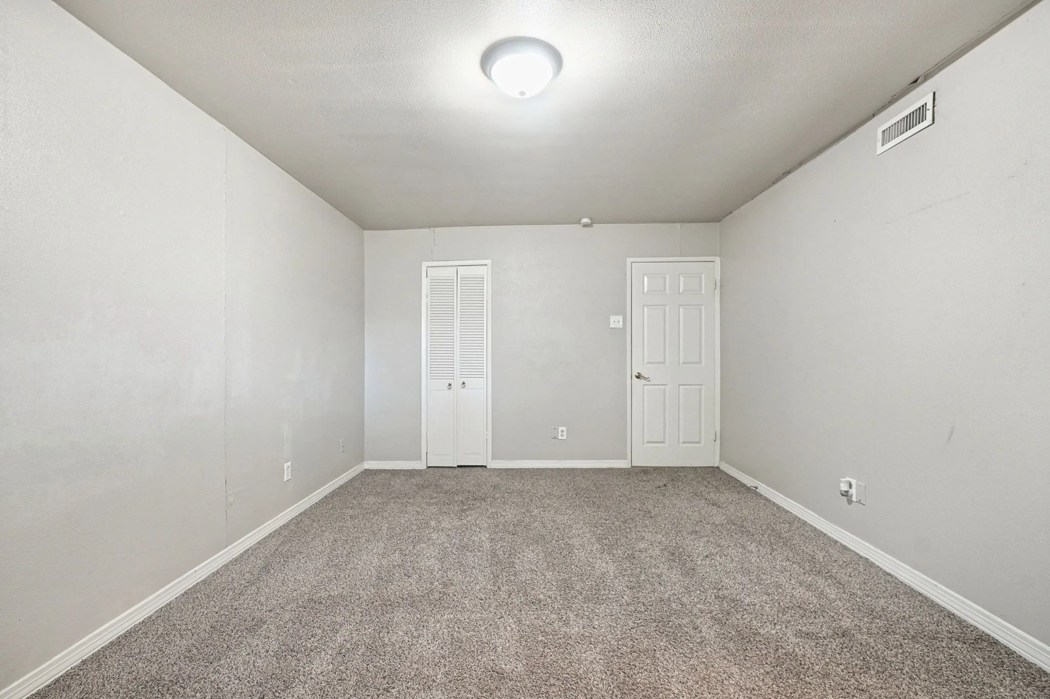 Single Family Residence For Sale in Dallas County , 5321 Saddleback Road, Garland, Texas 75043, 3 Bedroom, 2 Bathroom, 1 Garage spaces, 1,231 Sqft, built in 1972, mls#21406617, Real Estate Agent in Garland, Homes For Sale in Dallas county, Homes For Sale in Garland, Realtor in Garland Texas, Real Estate Brokerage Independent Realty Texas, Luminita Cordes Realtor