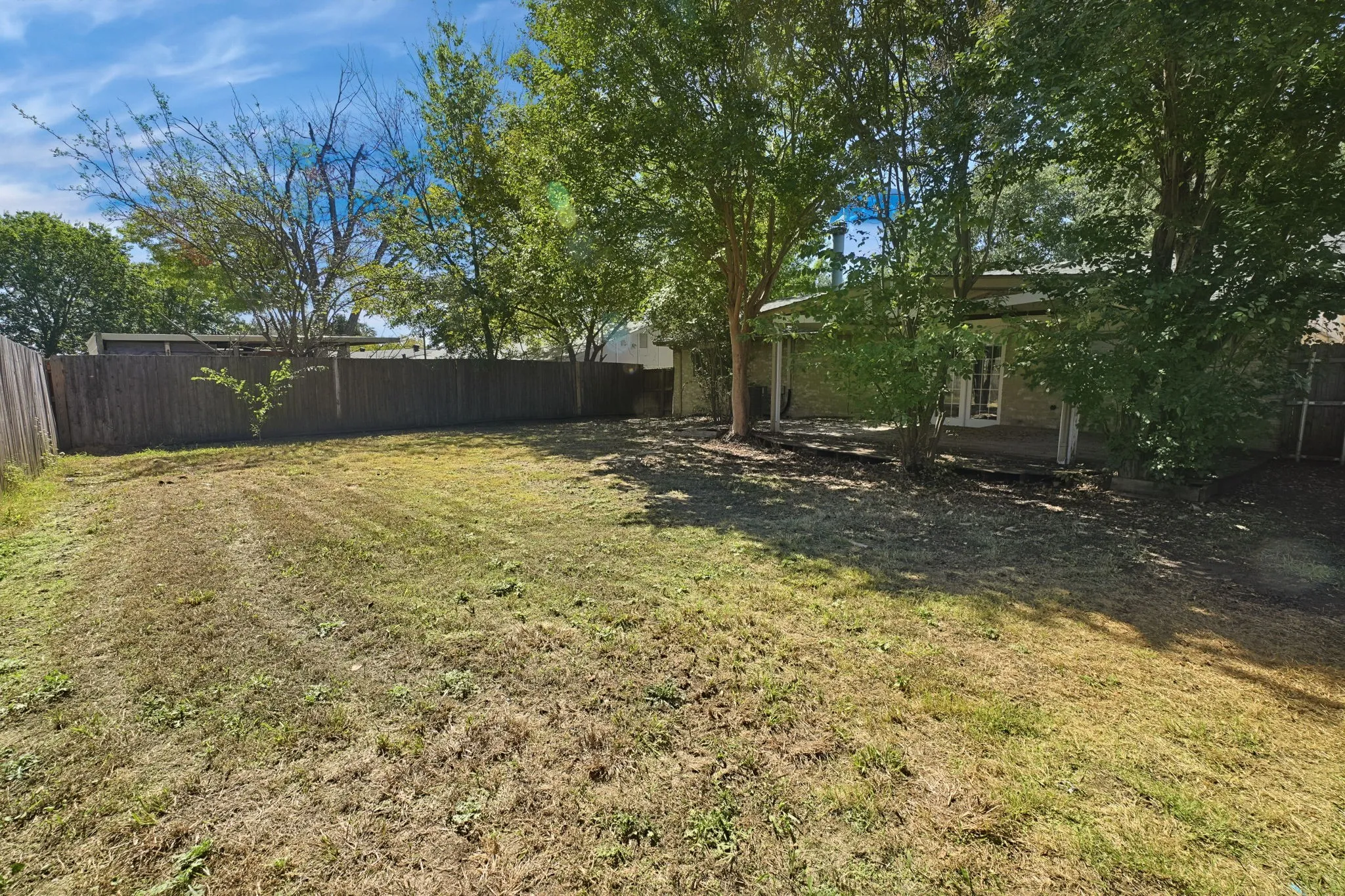 Single Family Residence For Sale in Dallas County , 5321 Saddleback Road, Garland, Texas 75043, 3 Bedroom, 2 Bathroom, 1 Garage spaces, 1,231 Sqft, built in 1972, mls#21406617, Real Estate Agent in Garland, Homes For Sale in Dallas county, Homes For Sale in Garland, Realtor in Garland Texas, Real Estate Brokerage Independent Realty Texas, Luminita Cordes Realtor