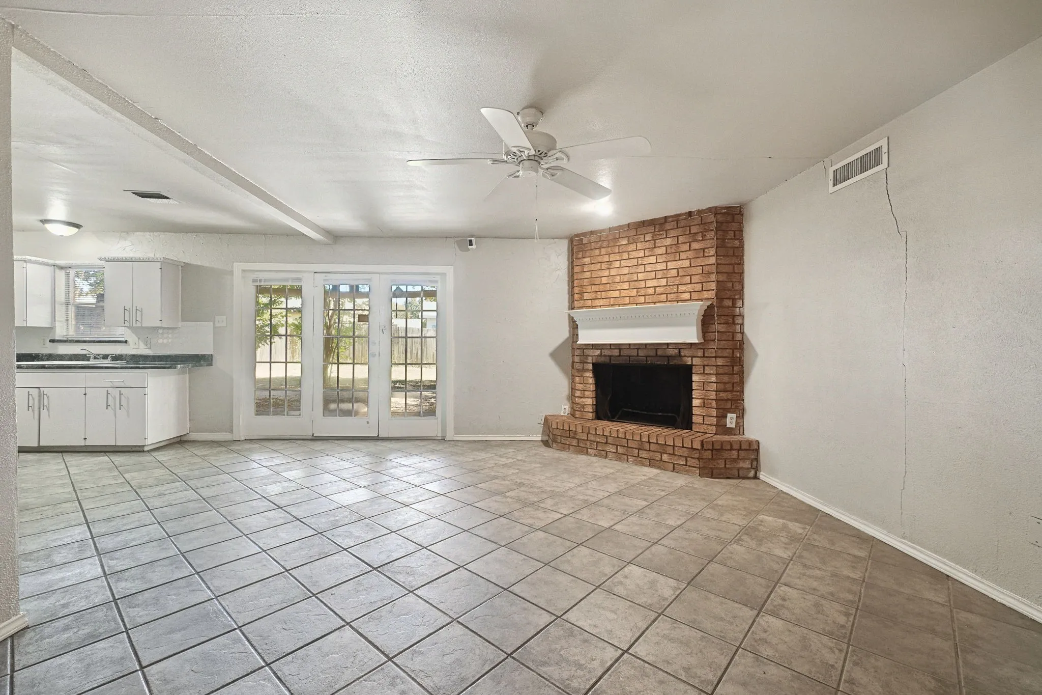 Single Family Residence For Sale in Dallas County , 5321 Saddleback Road, Garland, Texas 75043, 3 Bedroom, 2 Bathroom, 1 Garage spaces, 1,231 Sqft, built in 1972, mls#21406617, Real Estate Agent in Garland, Homes For Sale in Dallas county, Homes For Sale in Garland, Realtor in Garland Texas, Real Estate Brokerage Independent Realty Texas, Luminita Cordes Realtor