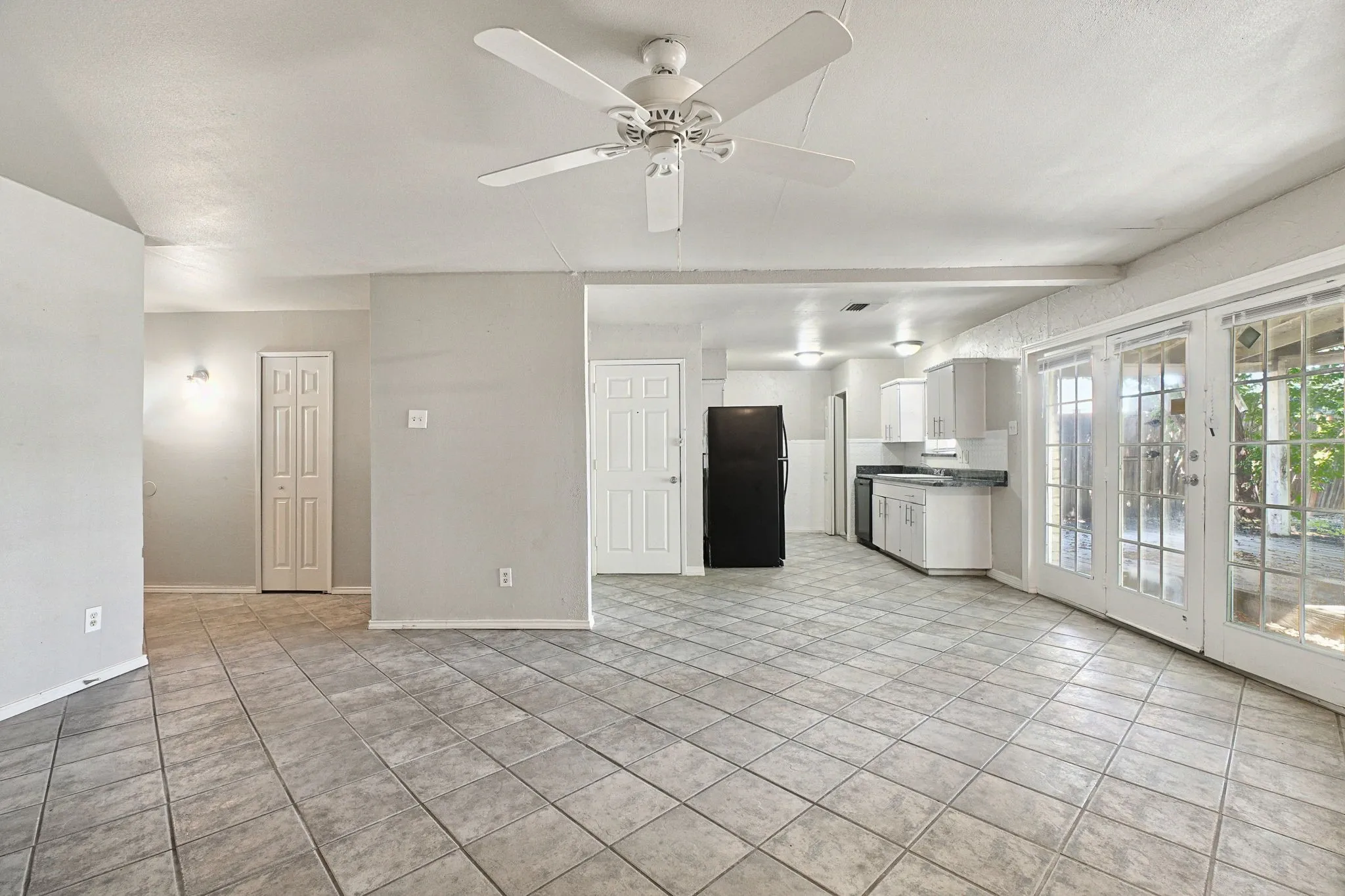 Single Family Residence For Sale in Dallas County , 5321 Saddleback Road, Garland, Texas 75043, 3 Bedroom, 2 Bathroom, 1 Garage spaces, 1,231 Sqft, built in 1972, mls#21406617, Real Estate Agent in Garland, Homes For Sale in Dallas county, Homes For Sale in Garland, Realtor in Garland Texas, Real Estate Brokerage Independent Realty Texas, Luminita Cordes Realtor