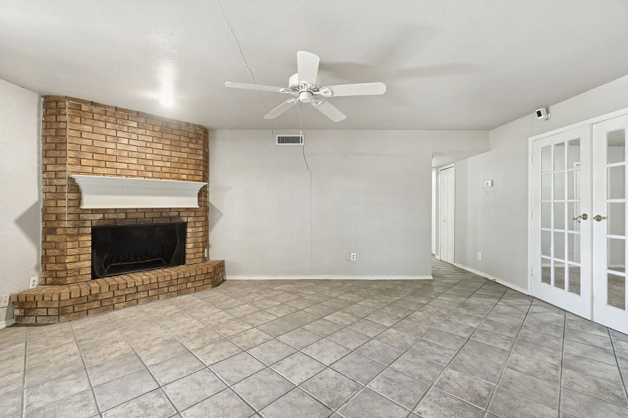Single Family Residence For Sale in Dallas County , 5321 Saddleback Road, Garland, Texas 75043, 3 Bedroom, 2 Bathroom, 1 Garage spaces, 1,231 Sqft, built in 1972, mls#21406617, Real Estate Agent in Garland, Homes For Sale in Dallas county, Homes For Sale in Garland, Realtor in Garland Texas, Real Estate Brokerage Independent Realty Texas, Luminita Cordes Realtor