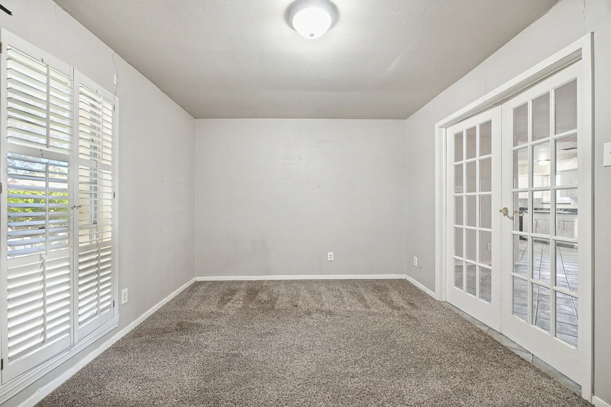 Single Family Residence For Sale in Dallas County , 5321 Saddleback Road, Garland, Texas 75043, 3 Bedroom, 2 Bathroom, 1 Garage spaces, 1,231 Sqft, built in 1972, mls#21406617, Real Estate Agent in Garland, Homes For Sale in Dallas county, Homes For Sale in Garland, Realtor in Garland Texas, Real Estate Brokerage Independent Realty Texas, Luminita Cordes Realtor