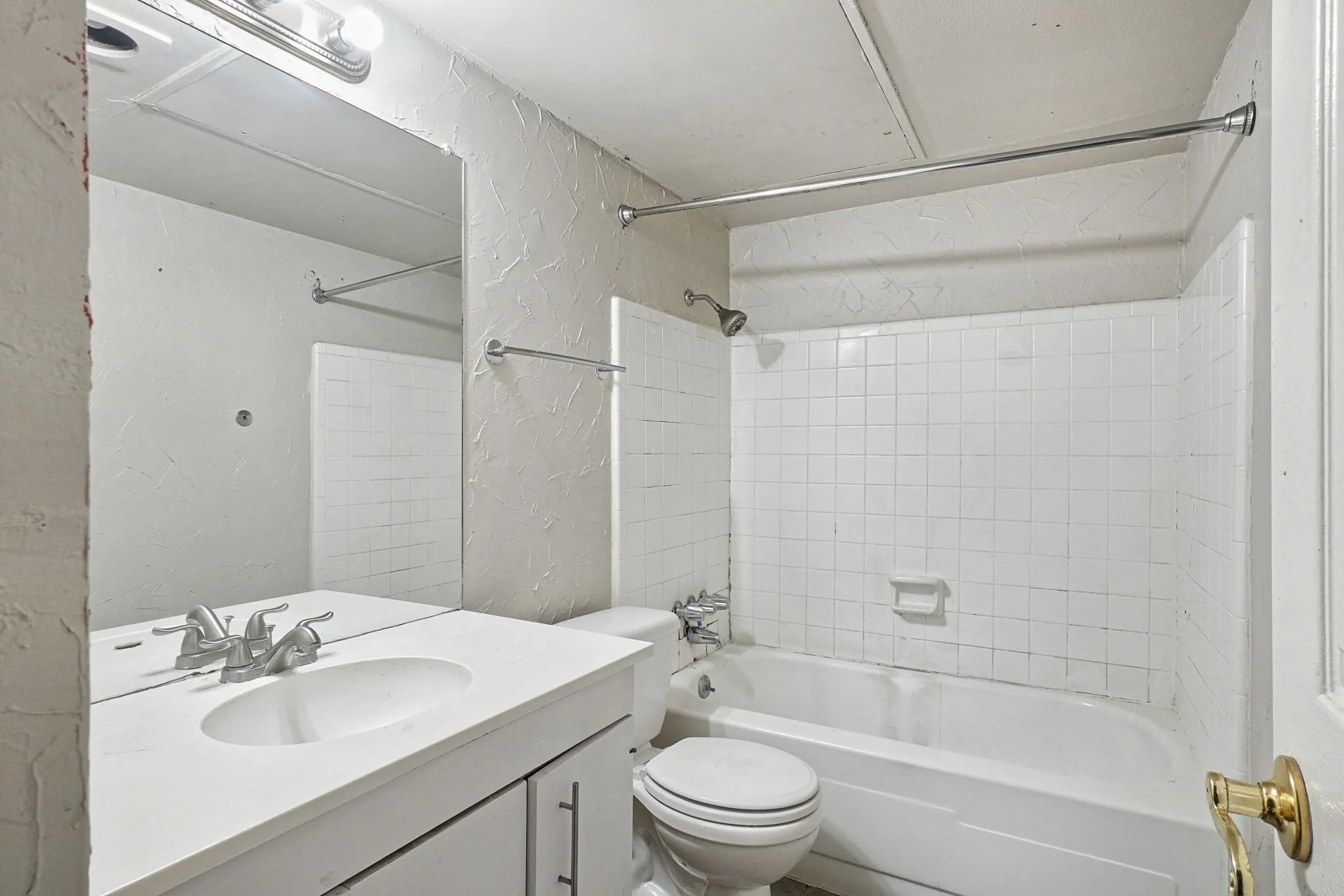 Single Family Residence For Sale in Dallas County , 5321 Saddleback Road, Garland, Texas 75043, 3 Bedroom, 2 Bathroom, 1 Garage spaces, 1,231 Sqft, built in 1972, mls#21406617, Real Estate Agent in Garland, Homes For Sale in Dallas county, Homes For Sale in Garland, Realtor in Garland Texas, Real Estate Brokerage Independent Realty Texas, Luminita Cordes Realtor