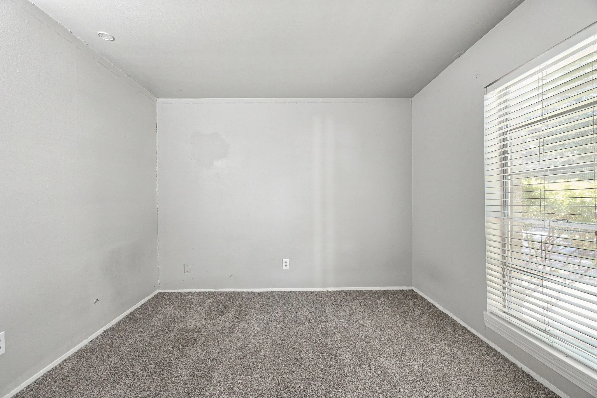 Single Family Residence For Sale in Dallas County , 5321 Saddleback Road, Garland, Texas 75043, 3 Bedroom, 2 Bathroom, 1 Garage spaces, 1,231 Sqft, built in 1972, mls#21406617, Real Estate Agent in Garland, Homes For Sale in Dallas county, Homes For Sale in Garland, Realtor in Garland Texas, Real Estate Brokerage Independent Realty Texas, Luminita Cordes Realtor