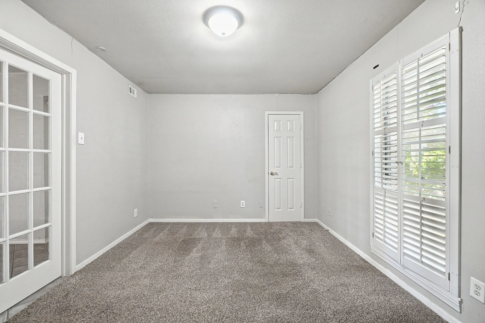 Single Family Residence For Sale in Dallas County , 5321 Saddleback Road, Garland, Texas 75043, 3 Bedroom, 2 Bathroom, 1 Garage spaces, 1,231 Sqft, built in 1972, mls#21406617, Real Estate Agent in Garland, Homes For Sale in Dallas county, Homes For Sale in Garland, Realtor in Garland Texas, Real Estate Brokerage Independent Realty Texas, Luminita Cordes Realtor