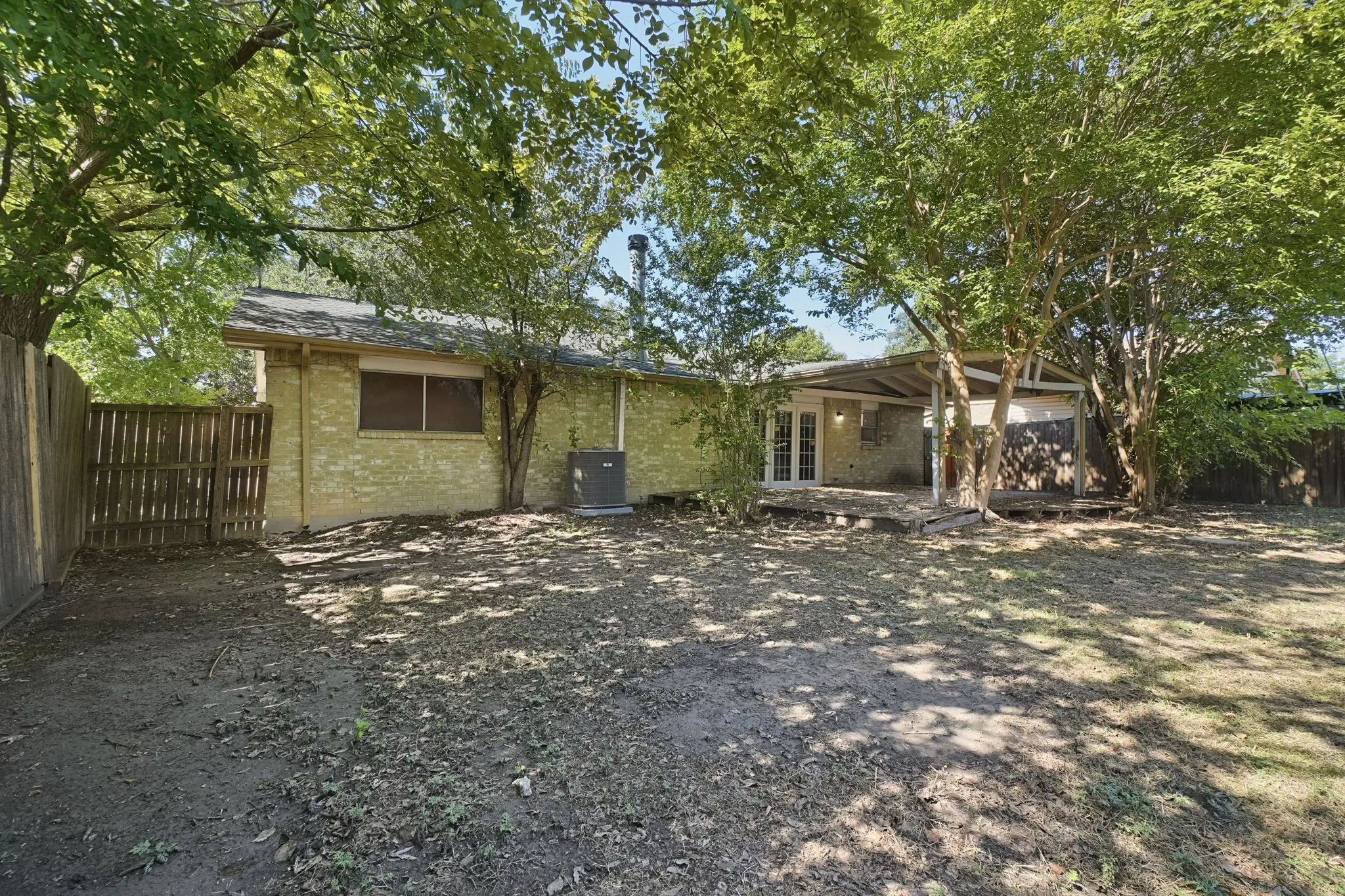 Single Family Residence For Sale in Dallas County , 5321 Saddleback Road, Garland, Texas 75043, 3 Bedroom, 2 Bathroom, 1 Garage spaces, 1,231 Sqft, built in 1972, mls#21406617, Real Estate Agent in Garland, Homes For Sale in Dallas county, Homes For Sale in Garland, Realtor in Garland Texas, Real Estate Brokerage Independent Realty Texas, Luminita Cordes Realtor