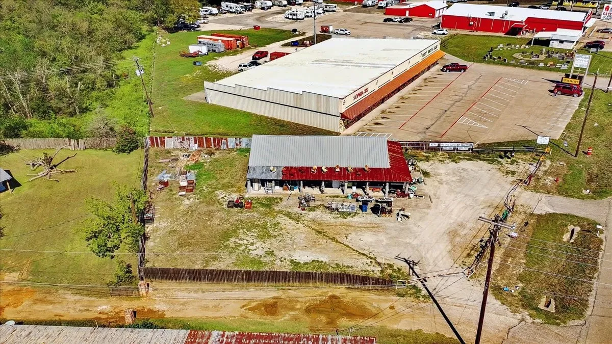 Business For Sale in Limestone County , 1339 E Milam Street, Mexia, Texas 76667, 0, 0, Garage spaces, 1,800 Sqft, built in 1934, mls#21407488, Real Estate Agent in Mexia, Homes For Sale in Limestone county, Homes For Sale in Mexia, Realtor in Mexia Texas, Real Estate Brokerage Independent Realty Texas, Luminita Cordes Realtor