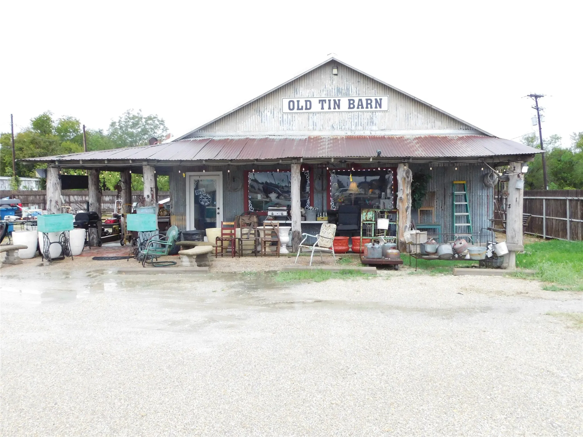 Old tin Barn