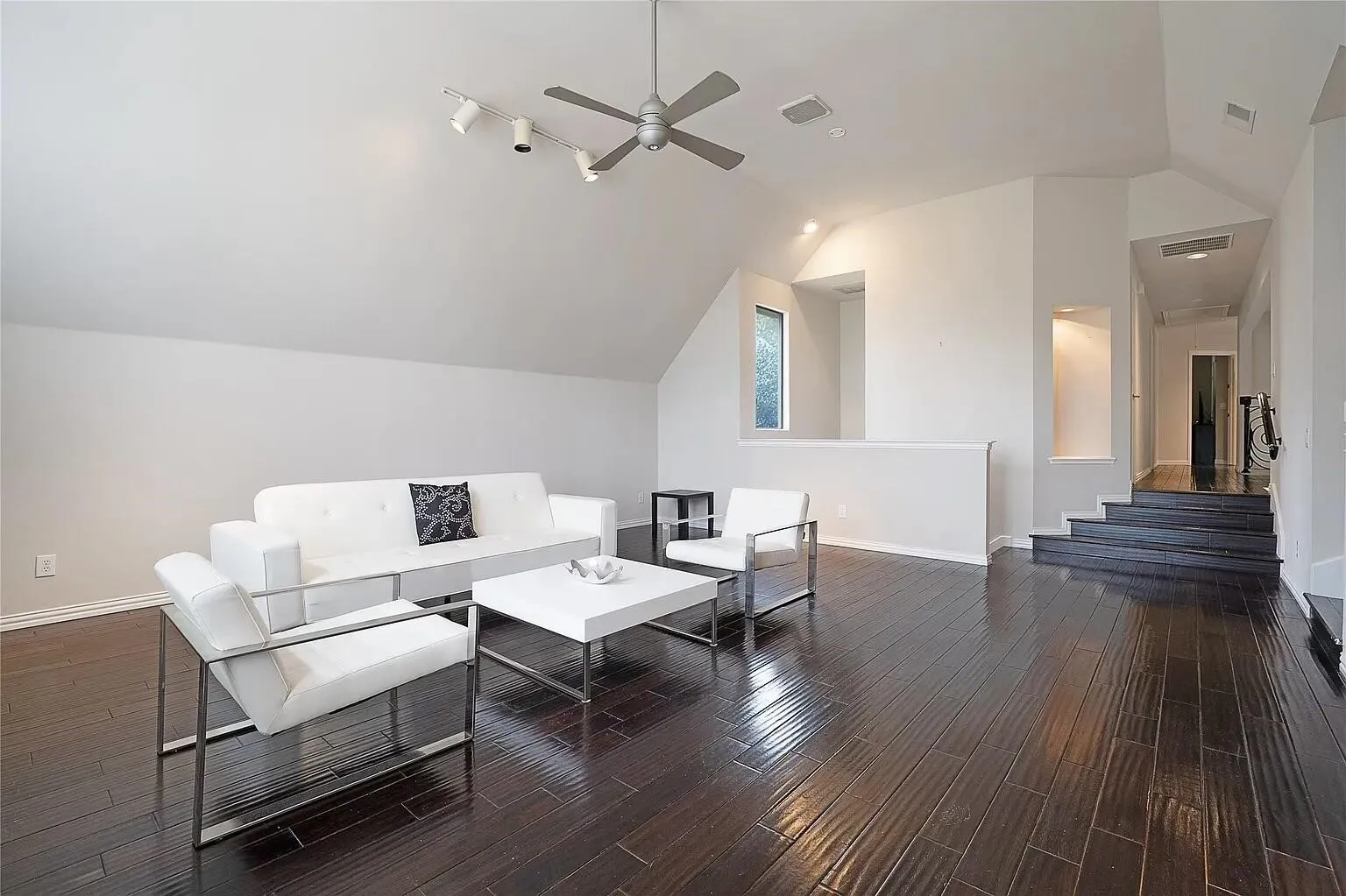 Single Family Residence For Sale in Collin County , 18403 Gibbons Drive, Dallas, Texas 75287, 5 Bedroom, 4 Bathroom, 2 Garage spaces, 3,828 Sqft, built in 1996, mls#21407529, Real Estate Agent in Dallas, Homes For Sale in Collin county, Homes For Sale in Dallas, Realtor in Dallas Texas, Real Estate Brokerage Independent Realty Texas, Luminita Cordes Realtor