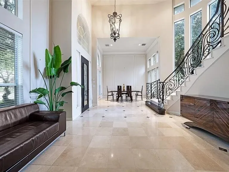 Single Family Residence For Sale in Collin County , 18403 Gibbons Drive, Dallas, Texas 75287, 5 Bedroom, 4 Bathroom, 2 Garage spaces, 3,828 Sqft, built in 1996, mls#21407529, Real Estate Agent in Dallas, Homes For Sale in Collin county, Homes For Sale in Dallas, Realtor in Dallas Texas, Real Estate Brokerage Independent Realty Texas, Luminita Cordes Realtor