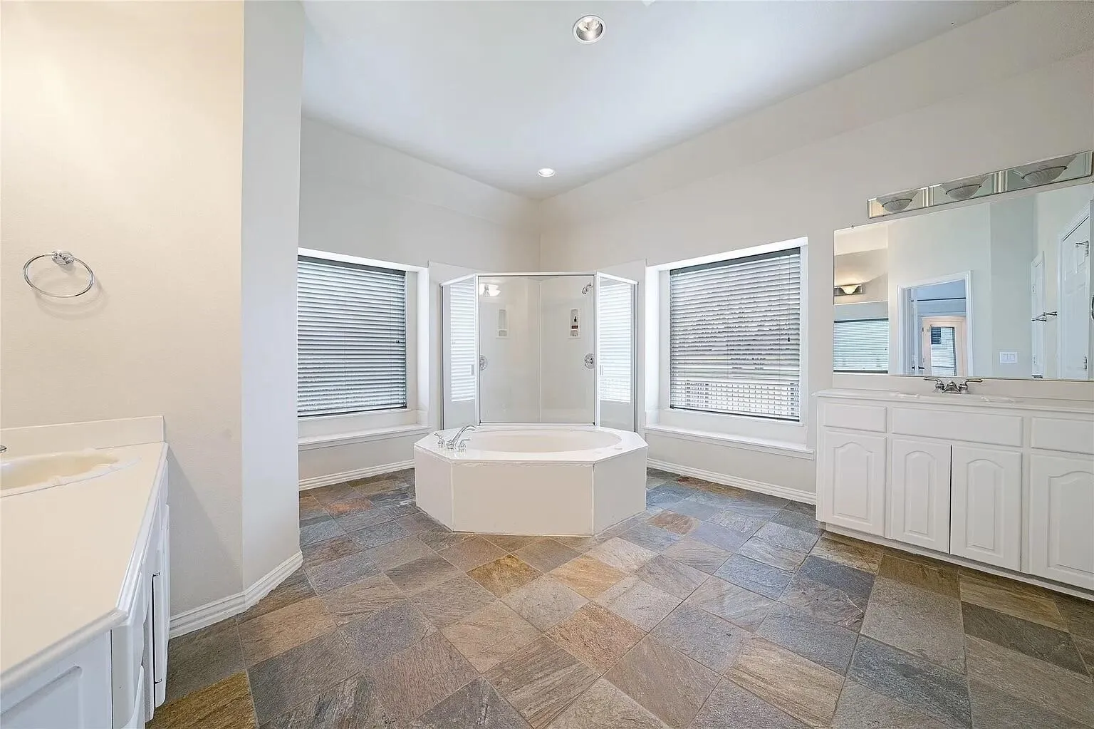 Single Family Residence For Sale in Collin County , 18403 Gibbons Drive, Dallas, Texas 75287, 5 Bedroom, 4 Bathroom, 2 Garage spaces, 3,828 Sqft, built in 1996, mls#21407529, Real Estate Agent in Dallas, Homes For Sale in Collin county, Homes For Sale in Dallas, Realtor in Dallas Texas, Real Estate Brokerage Independent Realty Texas, Luminita Cordes Realtor