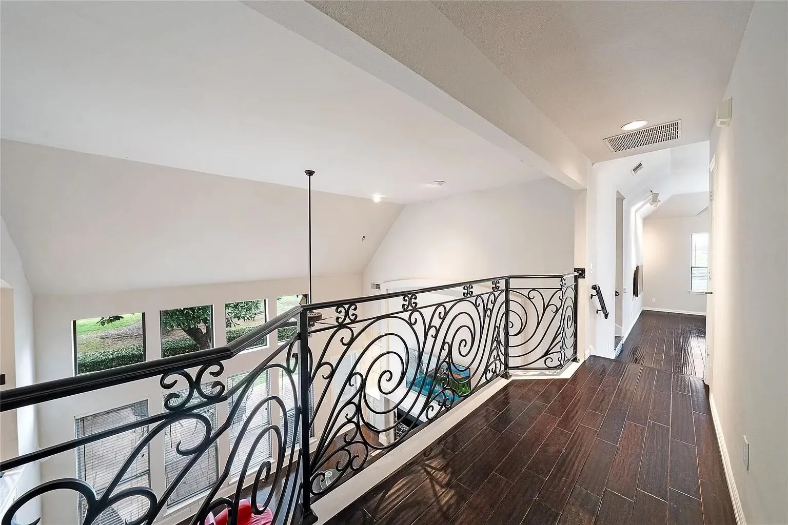 Single Family Residence For Sale in Collin County , 18403 Gibbons Drive, Dallas, Texas 75287, 5 Bedroom, 4 Bathroom, 2 Garage spaces, 3,828 Sqft, built in 1996, mls#21407529, Real Estate Agent in Dallas, Homes For Sale in Collin county, Homes For Sale in Dallas, Realtor in Dallas Texas, Real Estate Brokerage Independent Realty Texas, Luminita Cordes Realtor