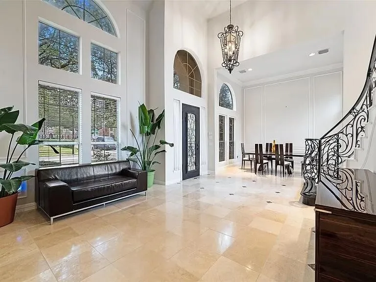 Single Family Residence For Sale in Collin County , 18403 Gibbons Drive, Dallas, Texas 75287, 5 Bedroom, 4 Bathroom, 2 Garage spaces, 3,828 Sqft, built in 1996, mls#21407529, Real Estate Agent in Dallas, Homes For Sale in Collin county, Homes For Sale in Dallas, Realtor in Dallas Texas, Real Estate Brokerage Independent Realty Texas, Luminita Cordes Realtor