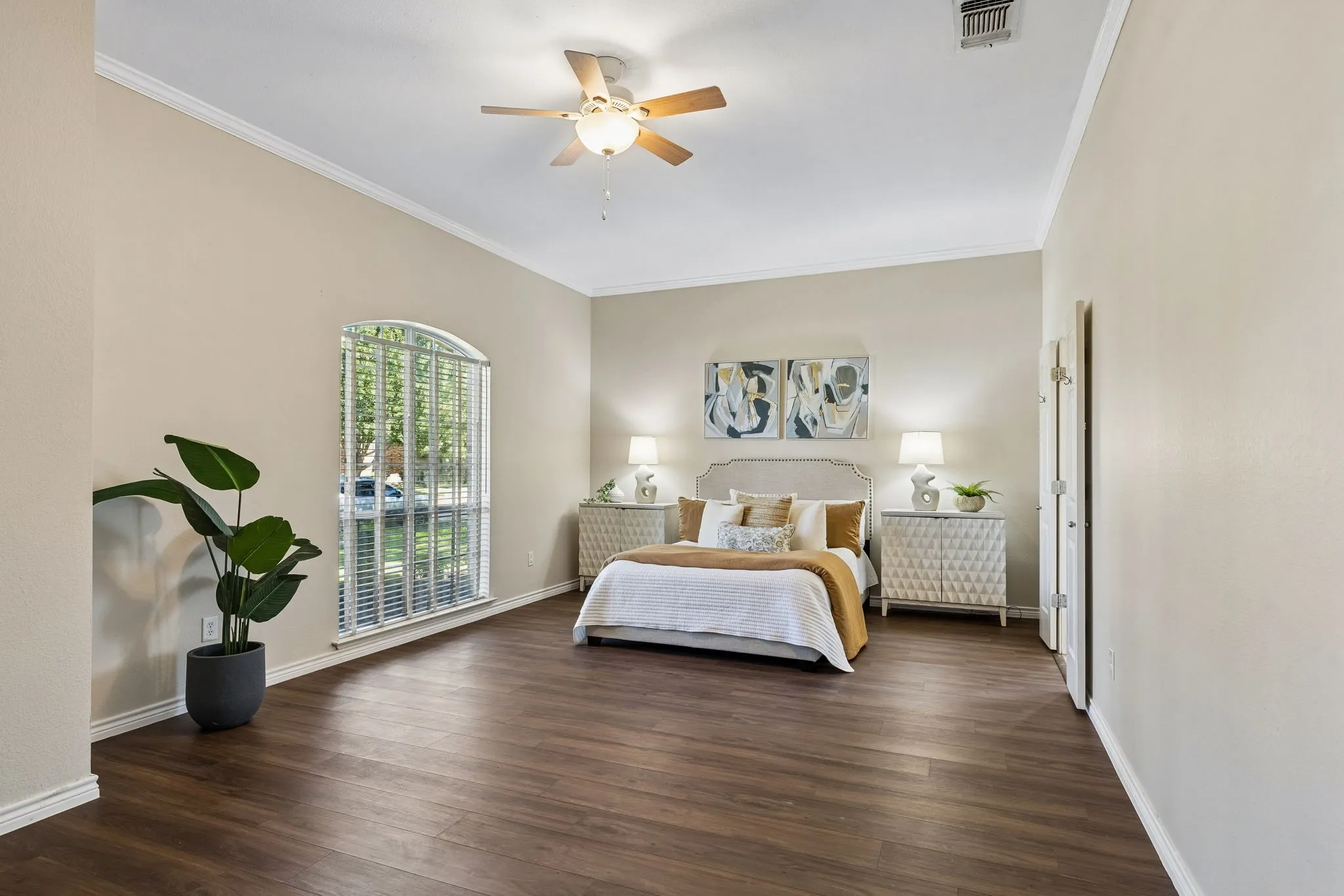 Single Family Residence For Sale in Collin County , 4208 Forbes Drive, Plano, Texas 75093, 4 Bedroom, 4 Bathroom, 2 Garage spaces, 3,179 Sqft, built in 1990, mls#21398629, Real Estate Agent in Plano, Homes For Sale in Collin county, Homes For Sale in Plano, Realtor in Plano Texas, Real Estate Brokerage Independent Realty Texas, Luminita Cordes Realtor