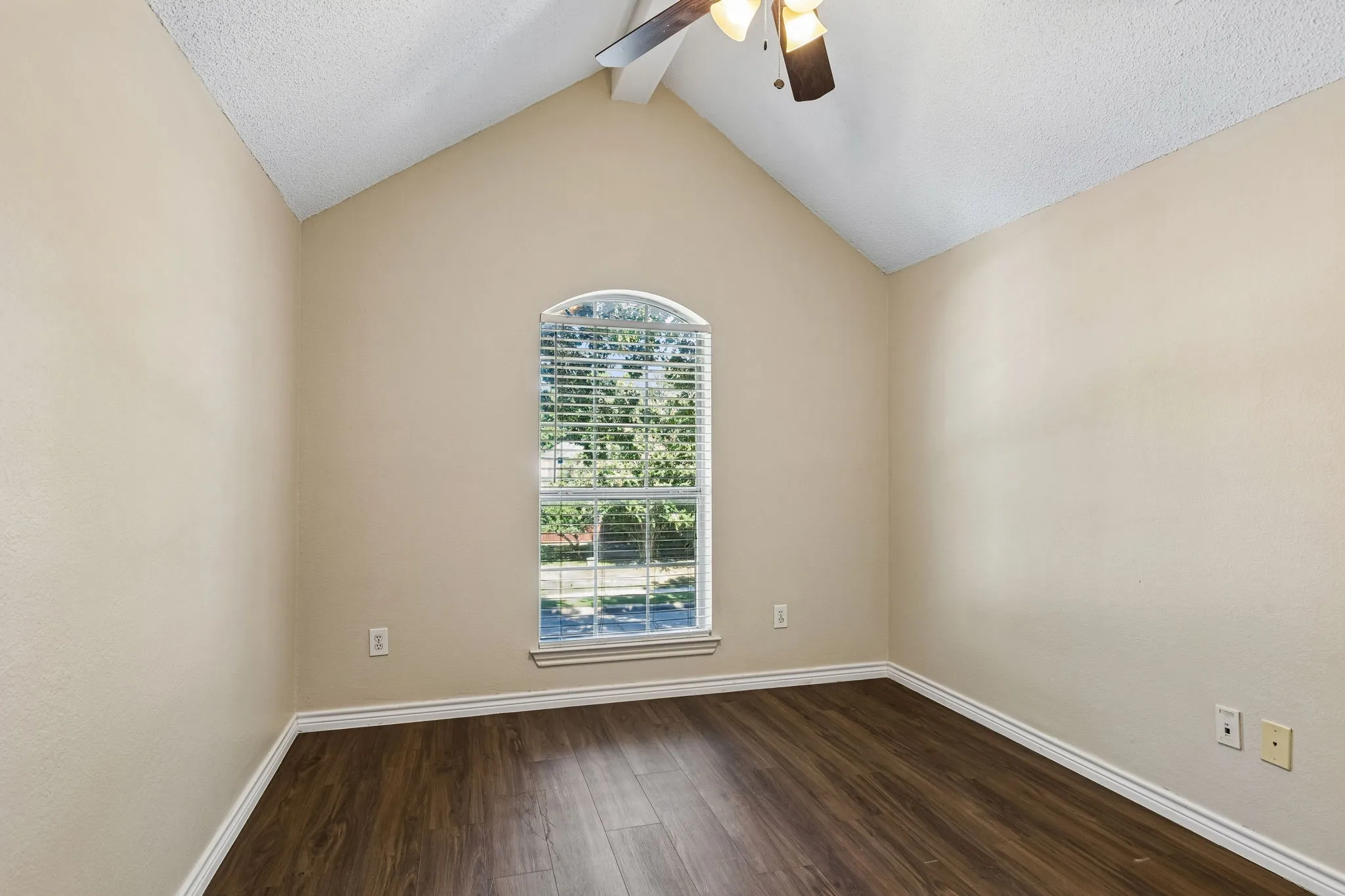 4th bedroom, a Guest bedroom on Level 2