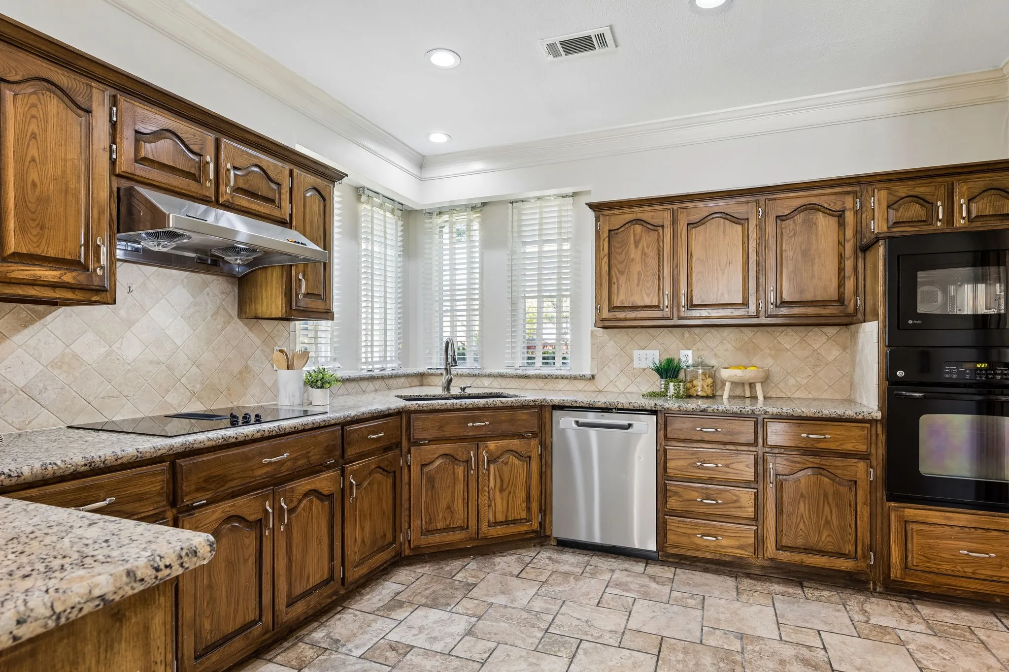 Single Family Residence For Sale in Collin County , 4208 Forbes Drive, Plano, Texas 75093, 4 Bedroom, 4 Bathroom, 2 Garage spaces, 3,179 Sqft, built in 1990, mls#21398629, Real Estate Agent in Plano, Homes For Sale in Collin county, Homes For Sale in Plano, Realtor in Plano Texas, Real Estate Brokerage Independent Realty Texas, Luminita Cordes Realtor