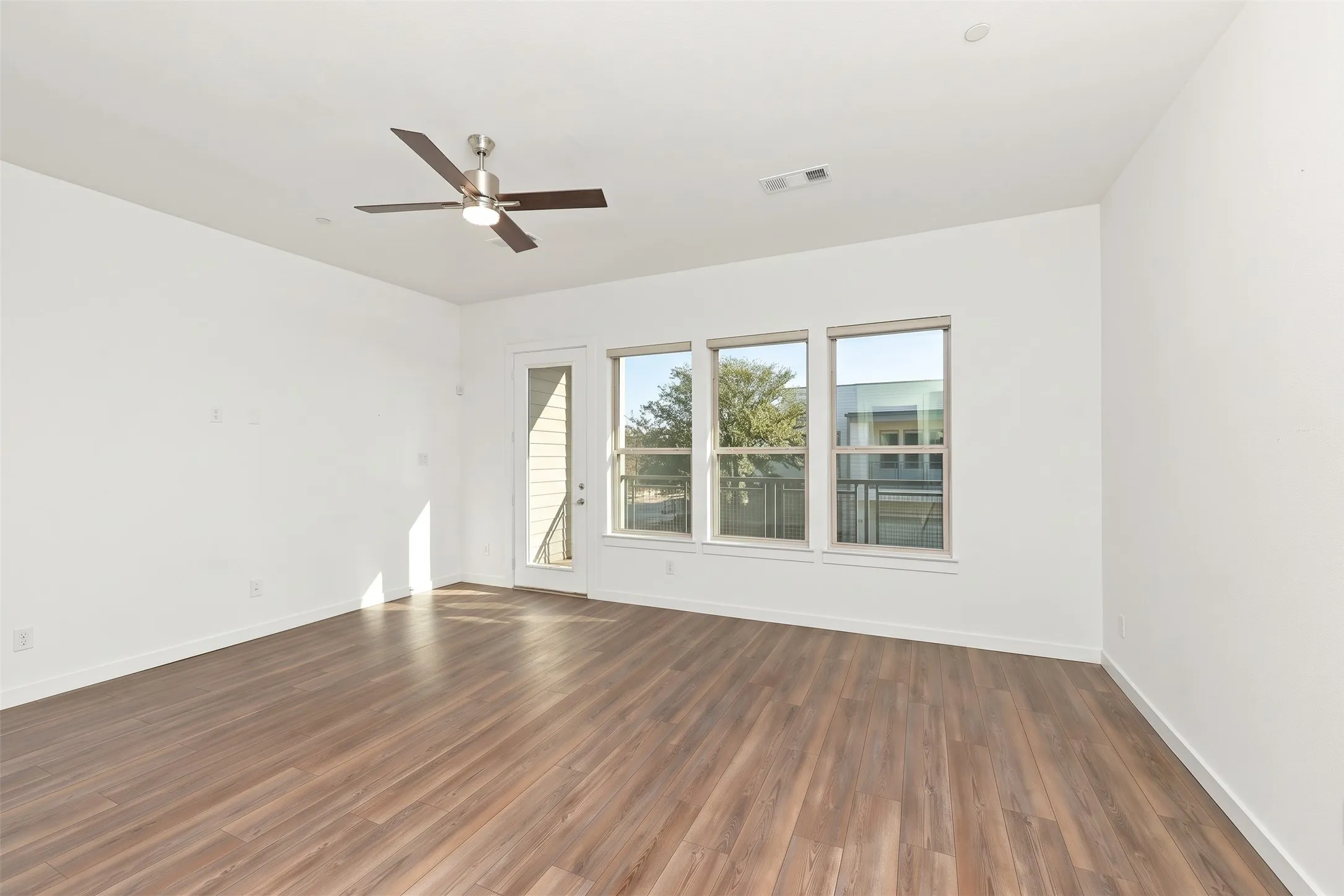 Townhouse For Rent in Denton County , 695 Vista Del Lago Drive, Lewisville, Texas 75067, 3 Bedroom, 4 Bathroom, 2 Garage spaces, 2,006 Sqft, built in 2022, mls#21407530, Real Estate Agent in Lewisville, Homes For Rent in Denton county, Homes For Rent in Lewisville, Realtor in Lewisville Texas, Real Estate Brokerage Independent Realty Texas, Luminita Cordes Realtor