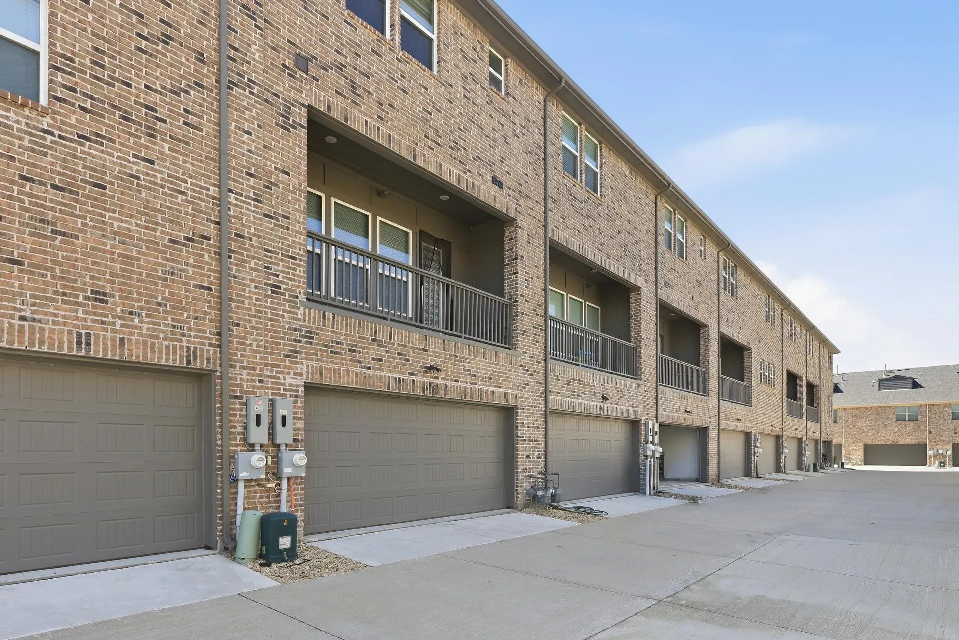 Townhouse For Rent in Denton County , 695 Vista Del Lago Drive, Lewisville, Texas 75067, 3 Bedroom, 4 Bathroom, 2 Garage spaces, 2,006 Sqft, built in 2022, mls#21407530, Real Estate Agent in Lewisville, Homes For Rent in Denton county, Homes For Rent in Lewisville, Realtor in Lewisville Texas, Real Estate Brokerage Independent Realty Texas, Luminita Cordes Realtor