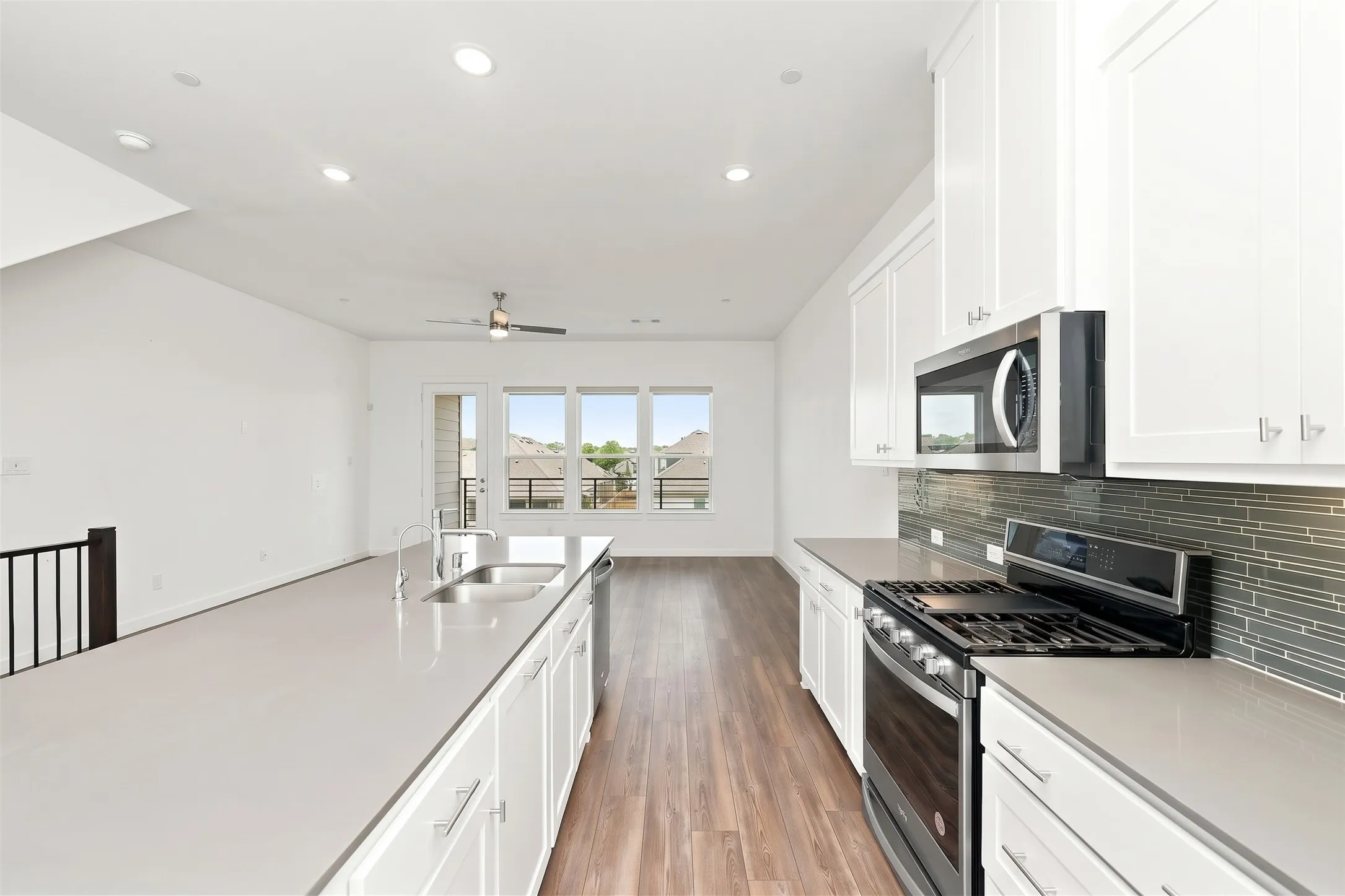 Townhouse For Rent in Denton County , 695 Vista Del Lago Drive, Lewisville, Texas 75067, 3 Bedroom, 4 Bathroom, 2 Garage spaces, 2,006 Sqft, built in 2022, mls#21407530, Real Estate Agent in Lewisville, Homes For Rent in Denton county, Homes For Rent in Lewisville, Realtor in Lewisville Texas, Real Estate Brokerage Independent Realty Texas, Luminita Cordes Realtor