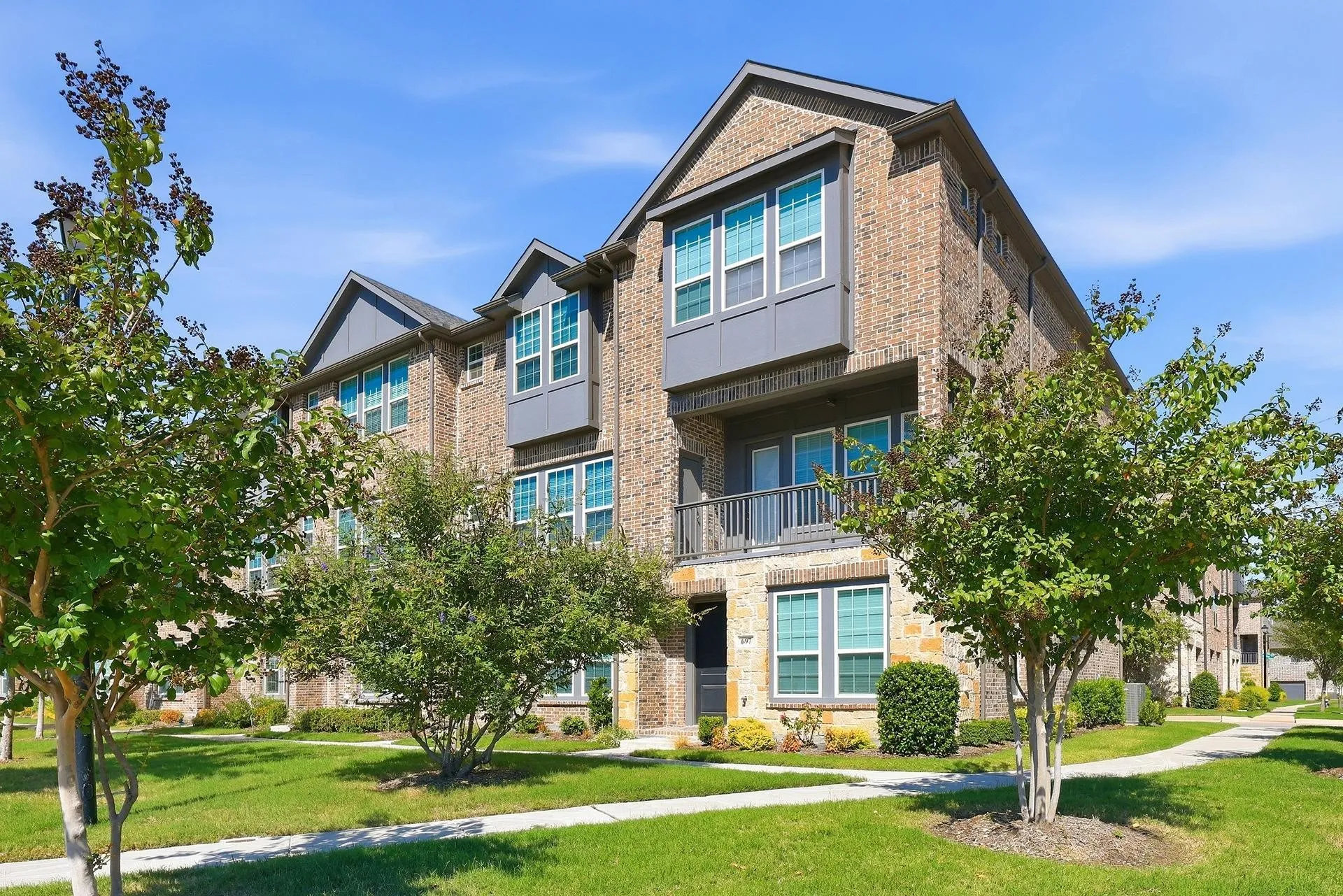 Townhouse For Rent in Denton County , 695 Vista Del Lago Drive, Lewisville, Texas 75067, 3 Bedroom, 4 Bathroom, 2 Garage spaces, 2,006 Sqft, built in 2022, mls#21407530, Real Estate Agent in Lewisville, Homes For Rent in Denton county, Homes For Rent in Lewisville, Realtor in Lewisville Texas, Real Estate Brokerage Independent Realty Texas, Luminita Cordes Realtor