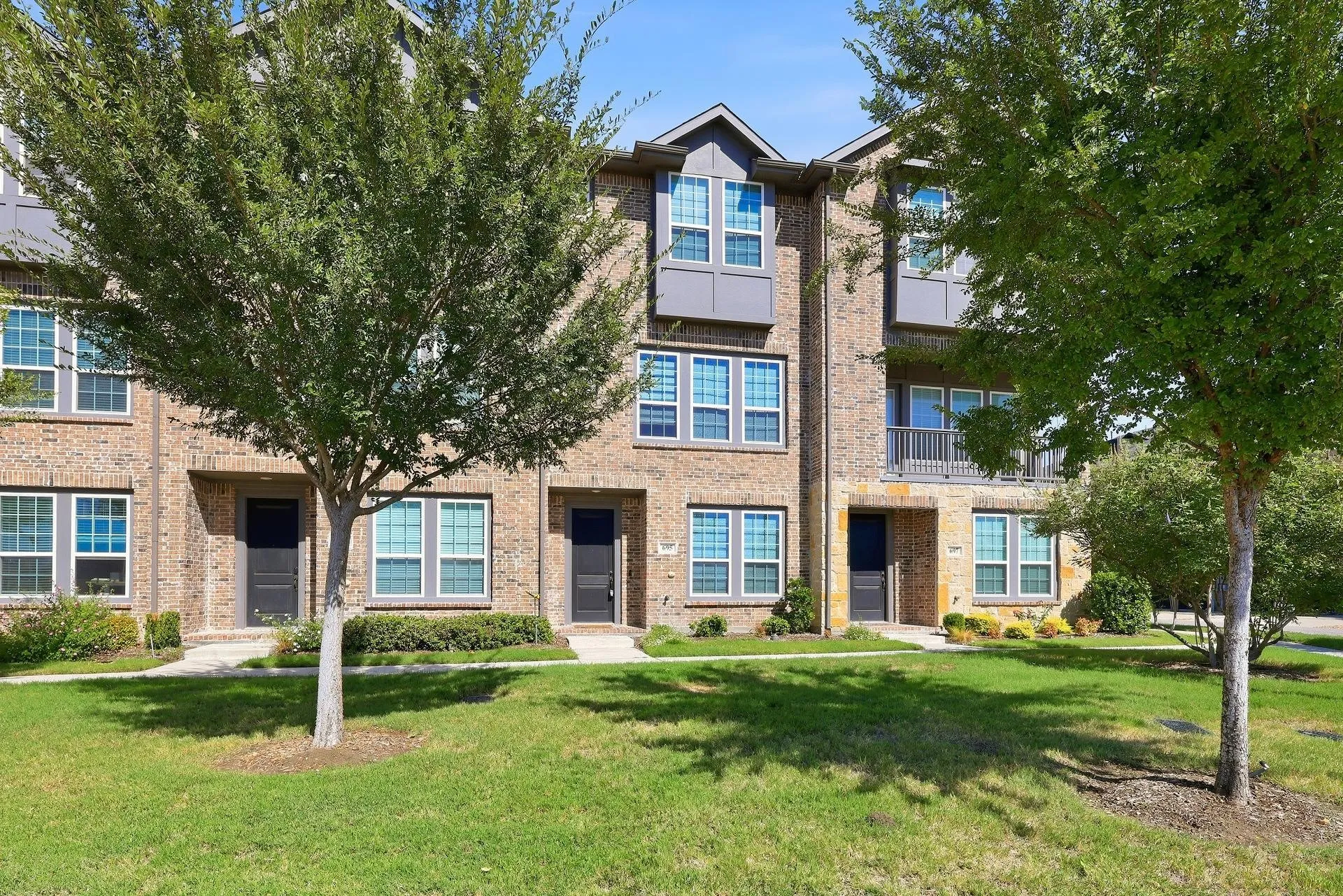 Townhouse For Rent in Denton County , 695 Vista Del Lago Drive, Lewisville, Texas 75067, 3 Bedroom, 4 Bathroom, 2 Garage spaces, 2,006 Sqft, built in 2022, mls#21407530, Real Estate Agent in Lewisville, Homes For Rent in Denton county, Homes For Rent in Lewisville, Realtor in Lewisville Texas, Real Estate Brokerage Independent Realty Texas, Luminita Cordes Realtor