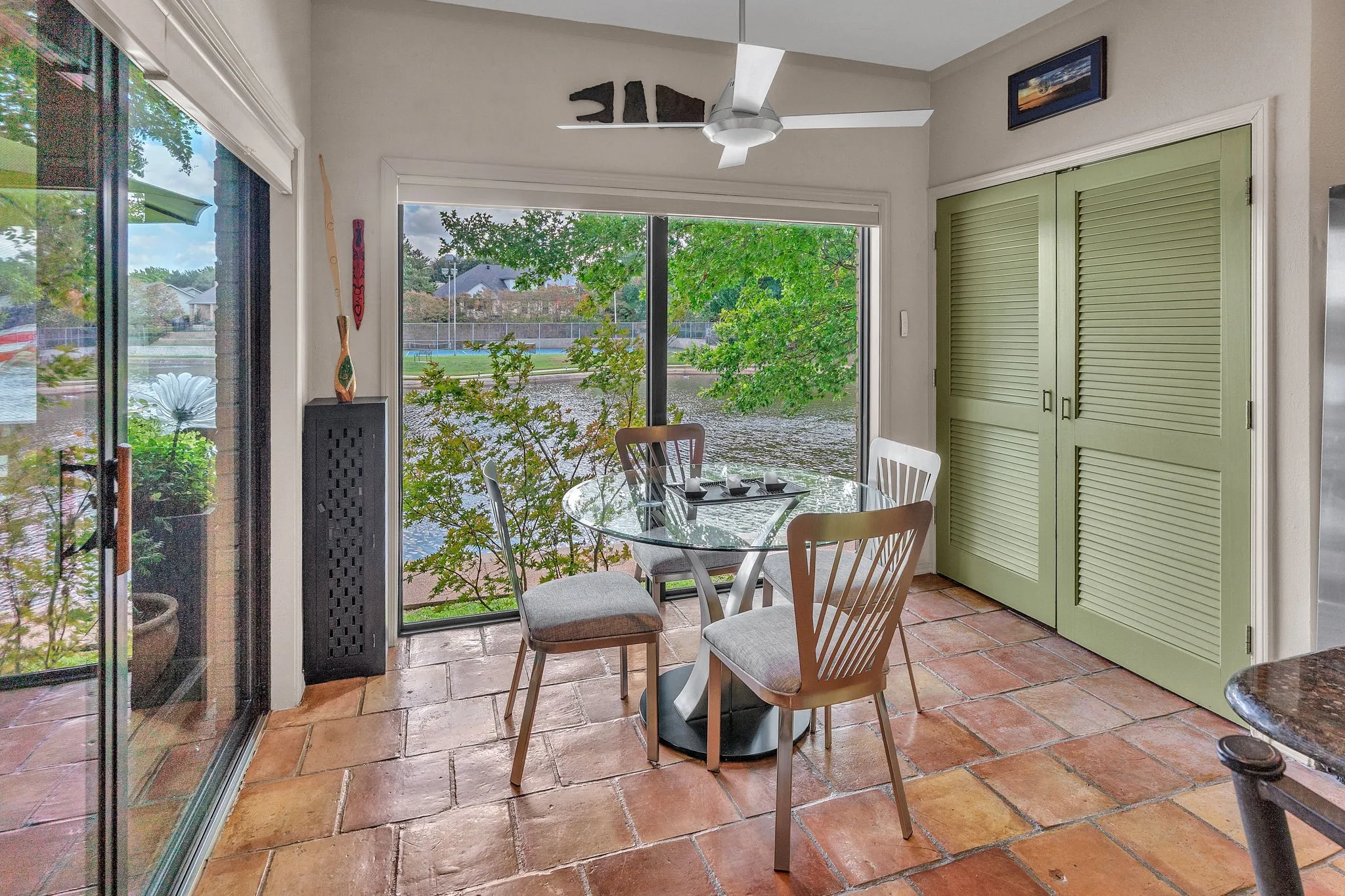 WOW all the windows and doorways to view the lake from the breakfast room and kitchen