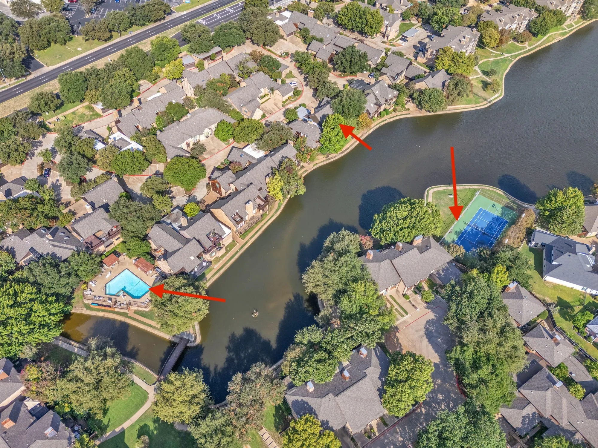 Location of home to pool and tennis pickle court
