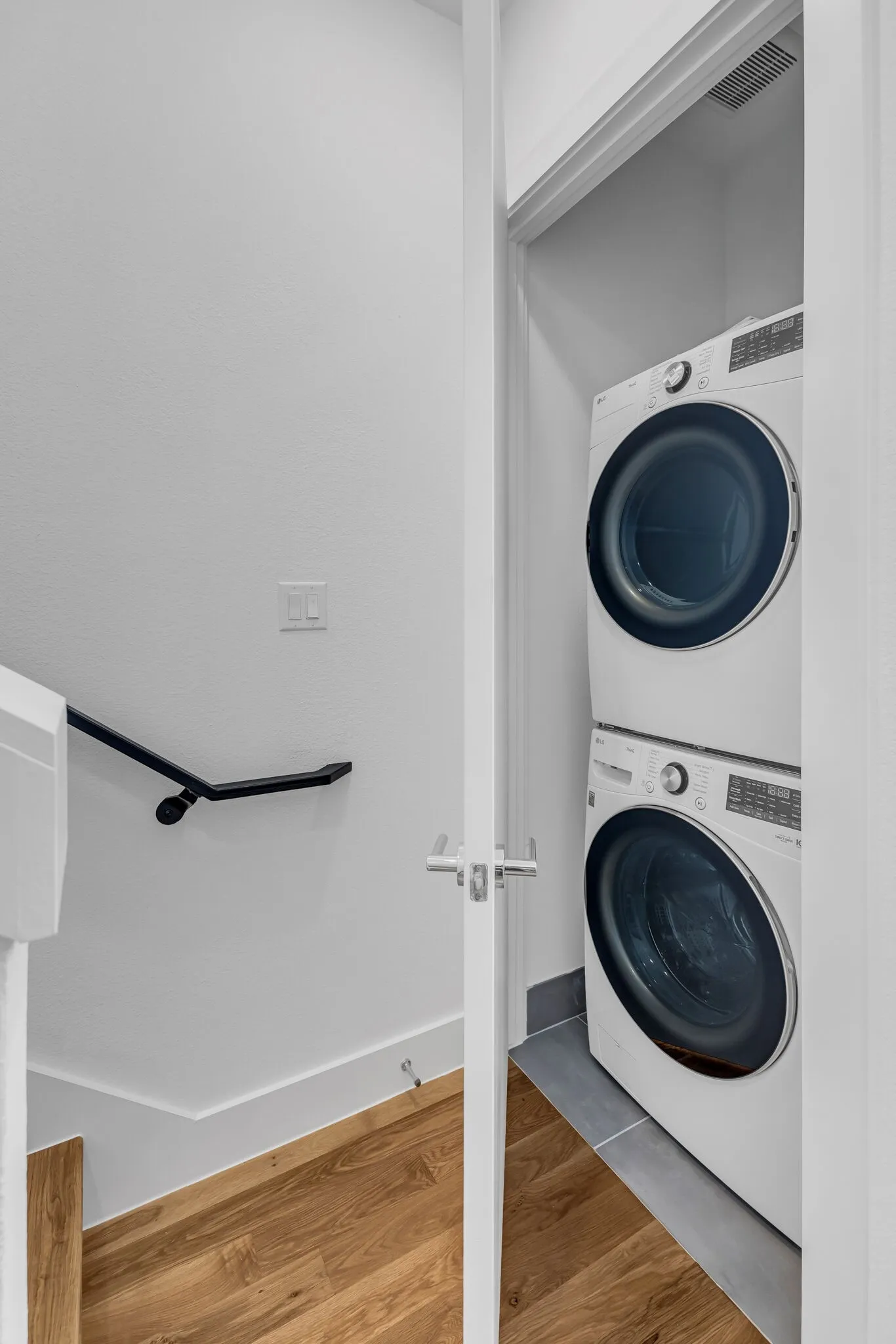 Condominium For Rent in Dallas County , 426 W 9th Street, Dallas, Texas 75208, 3 Bedroom, 4 Bathroom, 2 Garage spaces, 2,150 Sqft, built in 2024, mls#21407543, Real Estate Agent in Dallas, Homes For Rent in Dallas county, Homes For Rent in Dallas, Realtor in Dallas Texas, Real Estate Brokerage Independent Realty Texas, Luminita Cordes Realtor