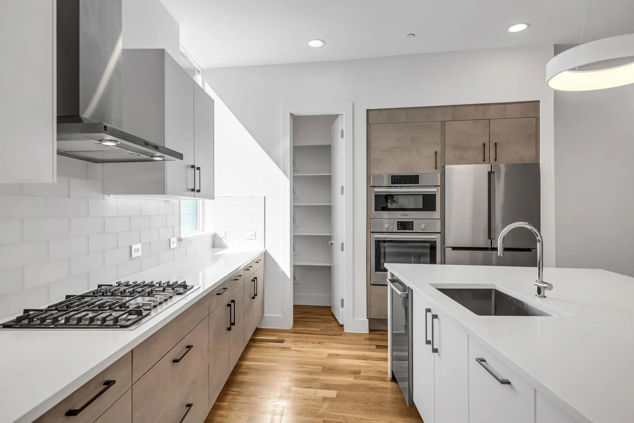 Condominium For Rent in Dallas County , 426 W 9th Street, Dallas, Texas 75208, 3 Bedroom, 4 Bathroom, 2 Garage spaces, 2,150 Sqft, built in 2024, mls#21407543, Real Estate Agent in Dallas, Homes For Rent in Dallas county, Homes For Rent in Dallas, Realtor in Dallas Texas, Real Estate Brokerage Independent Realty Texas, Luminita Cordes Realtor