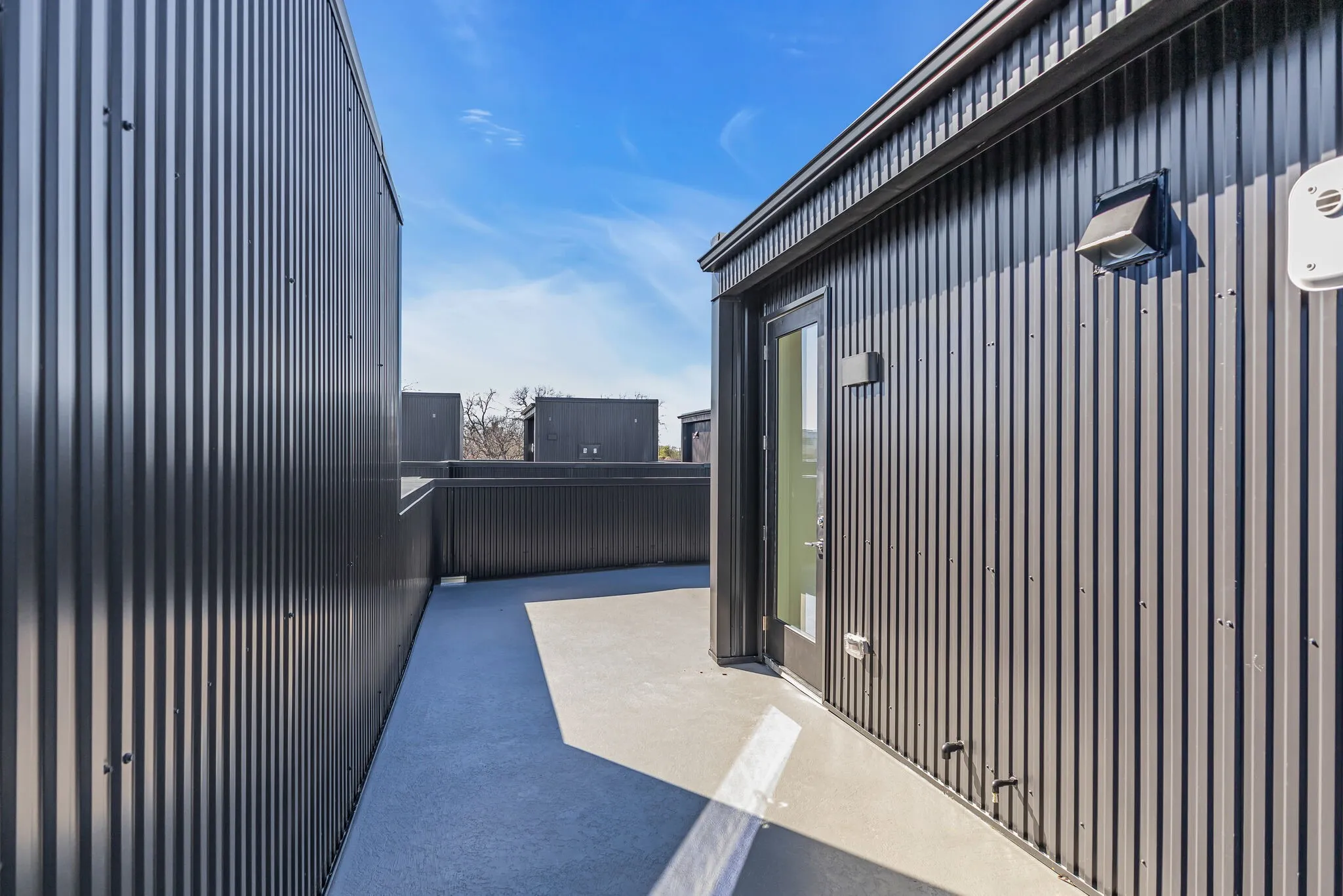 Condominium For Rent in Dallas County , 426 W 9th Street, Dallas, Texas 75208, 3 Bedroom, 4 Bathroom, 2 Garage spaces, 2,150 Sqft, built in 2024, mls#21407543, Real Estate Agent in Dallas, Homes For Rent in Dallas county, Homes For Rent in Dallas, Realtor in Dallas Texas, Real Estate Brokerage Independent Realty Texas, Luminita Cordes Realtor