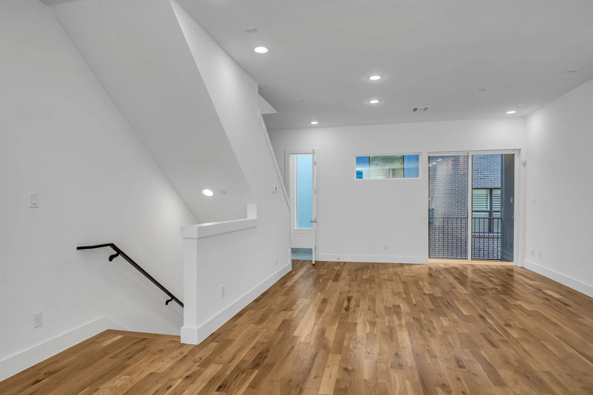 Condominium For Rent in Dallas County , 426 W 9th Street, Dallas, Texas 75208, 3 Bedroom, 4 Bathroom, 2 Garage spaces, 2,150 Sqft, built in 2024, mls#21407543, Real Estate Agent in Dallas, Homes For Rent in Dallas county, Homes For Rent in Dallas, Realtor in Dallas Texas, Real Estate Brokerage Independent Realty Texas, Luminita Cordes Realtor