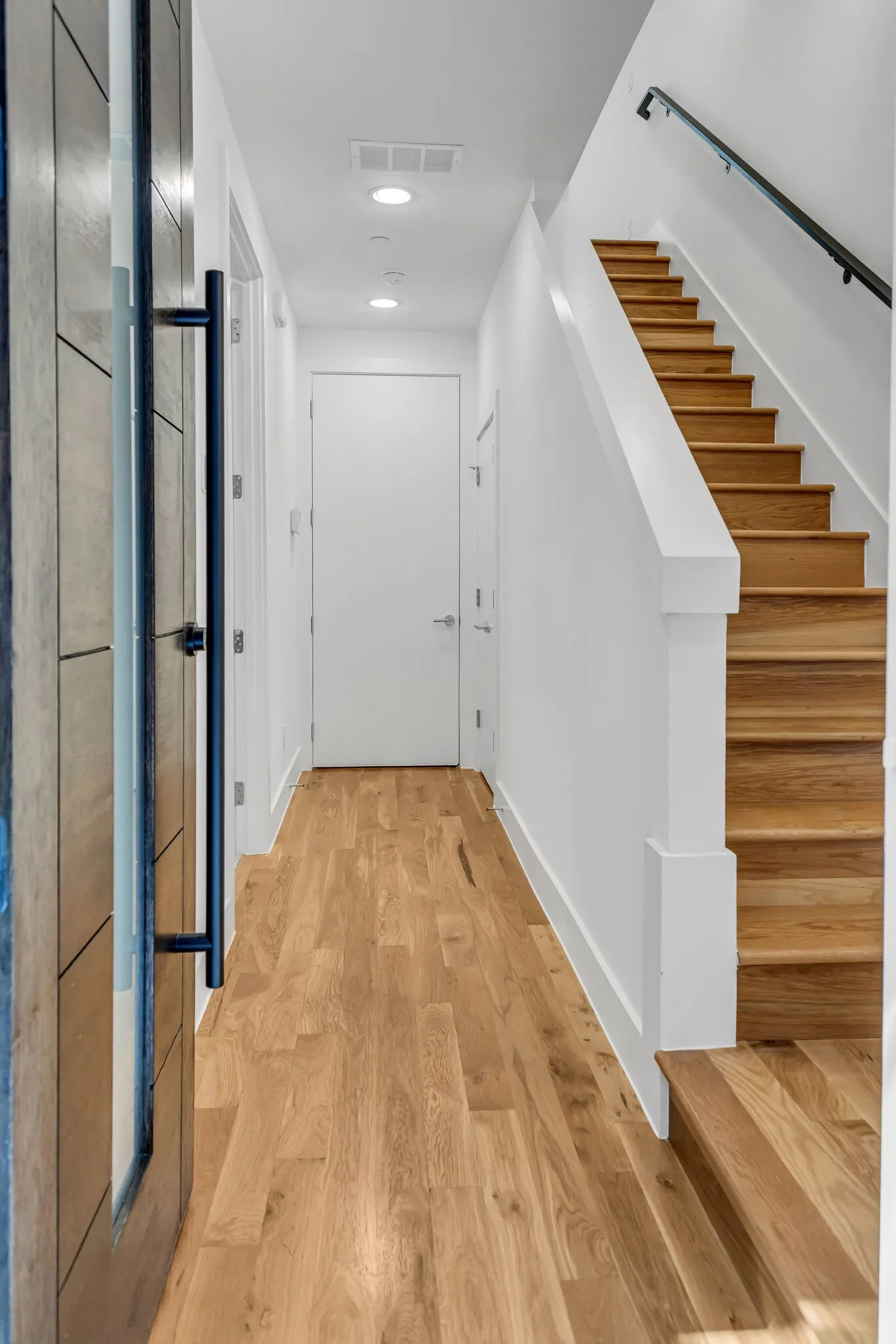 Condominium For Rent in Dallas County , 426 W 9th Street, Dallas, Texas 75208, 3 Bedroom, 4 Bathroom, 2 Garage spaces, 2,150 Sqft, built in 2024, mls#21407543, Real Estate Agent in Dallas, Homes For Rent in Dallas county, Homes For Rent in Dallas, Realtor in Dallas Texas, Real Estate Brokerage Independent Realty Texas, Luminita Cordes Realtor