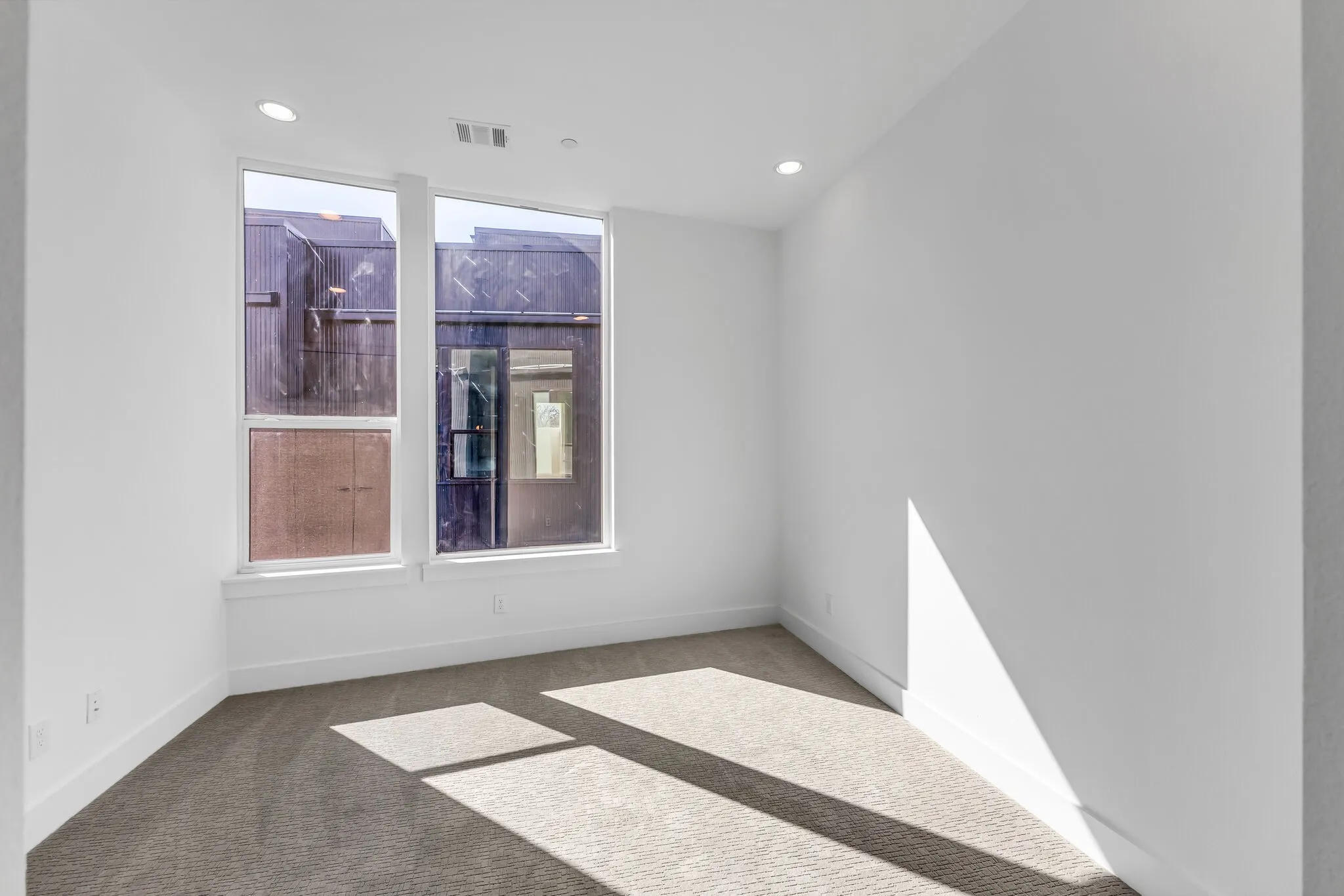 Condominium For Rent in Dallas County , 426 W 9th Street, Dallas, Texas 75208, 3 Bedroom, 4 Bathroom, 2 Garage spaces, 2,150 Sqft, built in 2024, mls#21407543, Real Estate Agent in Dallas, Homes For Rent in Dallas county, Homes For Rent in Dallas, Realtor in Dallas Texas, Real Estate Brokerage Independent Realty Texas, Luminita Cordes Realtor
