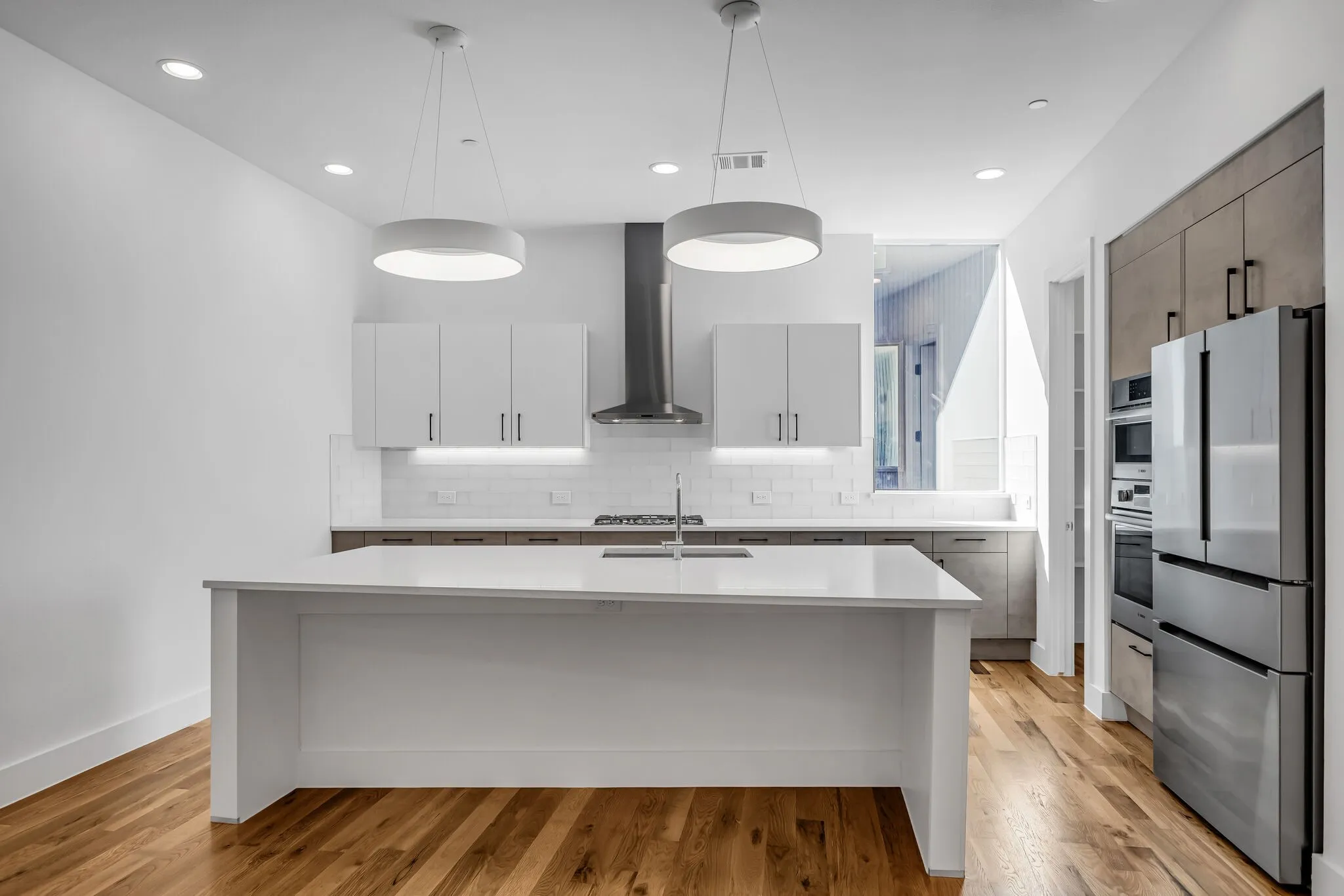 Condominium For Rent in Dallas County , 426 W 9th Street, Dallas, Texas 75208, 3 Bedroom, 4 Bathroom, 2 Garage spaces, 2,150 Sqft, built in 2024, mls#21407543, Real Estate Agent in Dallas, Homes For Rent in Dallas county, Homes For Rent in Dallas, Realtor in Dallas Texas, Real Estate Brokerage Independent Realty Texas, Luminita Cordes Realtor