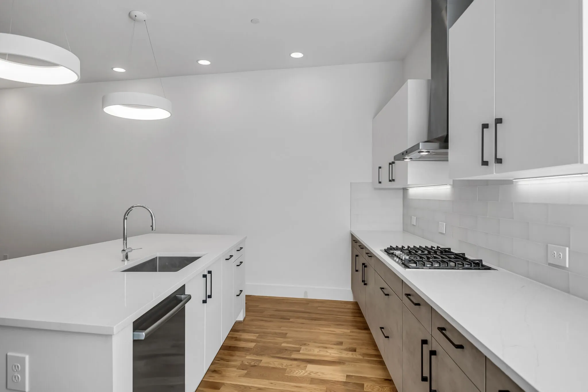 Condominium For Rent in Dallas County , 426 W 9th Street, Dallas, Texas 75208, 3 Bedroom, 4 Bathroom, 2 Garage spaces, 2,150 Sqft, built in 2024, mls#21407543, Real Estate Agent in Dallas, Homes For Rent in Dallas county, Homes For Rent in Dallas, Realtor in Dallas Texas, Real Estate Brokerage Independent Realty Texas, Luminita Cordes Realtor