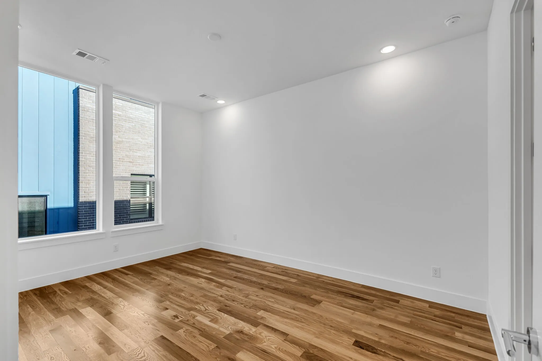 Condominium For Rent in Dallas County , 426 W 9th Street, Dallas, Texas 75208, 3 Bedroom, 4 Bathroom, 2 Garage spaces, 2,150 Sqft, built in 2024, mls#21407543, Real Estate Agent in Dallas, Homes For Rent in Dallas county, Homes For Rent in Dallas, Realtor in Dallas Texas, Real Estate Brokerage Independent Realty Texas, Luminita Cordes Realtor