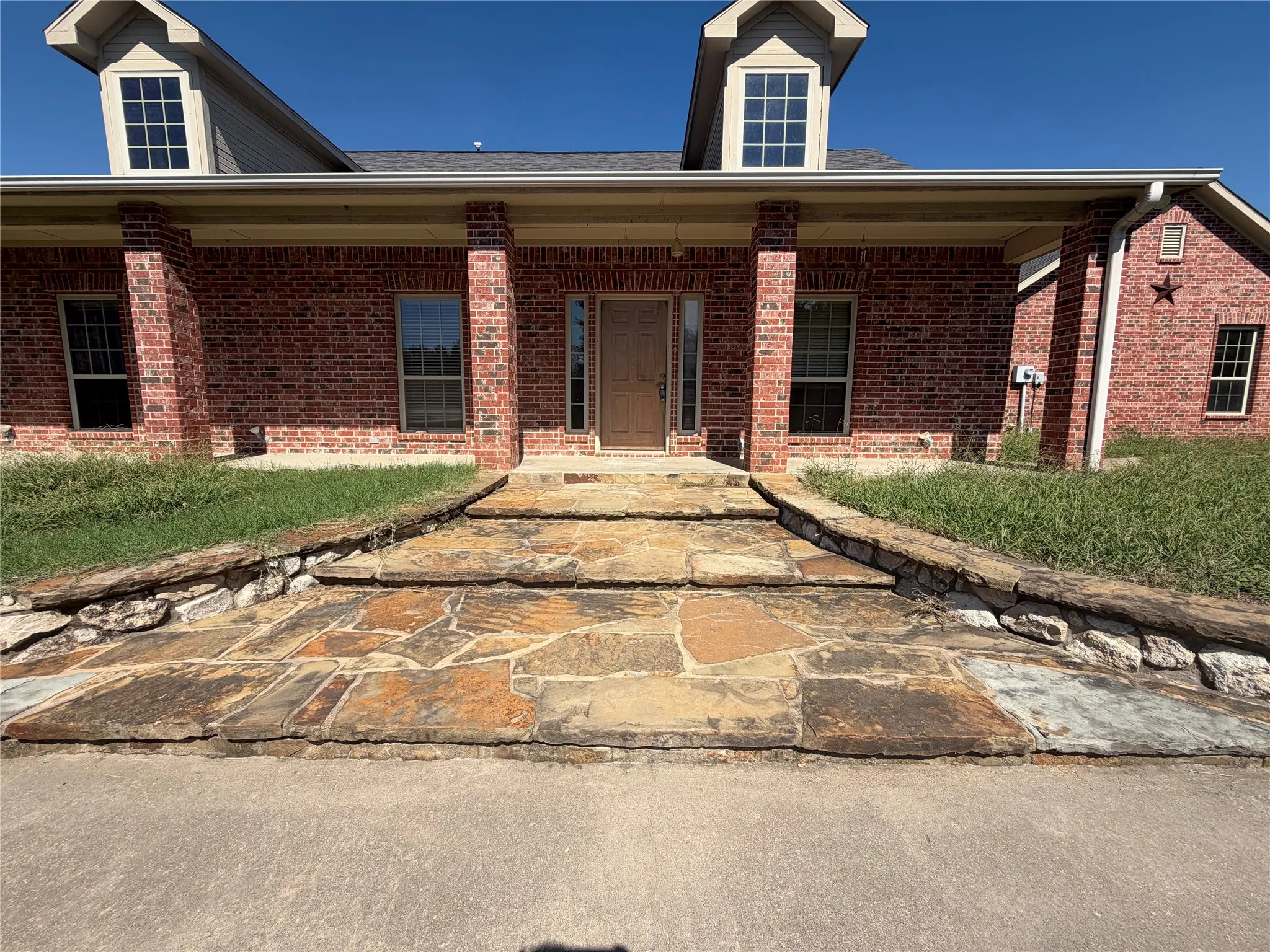 Single Family Residence For Sale in Hunt County , 2054 County Road 1034, Greenville, Texas 75401, 3 Bedroom, 3 Bathroom, 2 Garage spaces, 1,915 Sqft, built in 2005, mls#21407433, Real Estate Agent in Greenville, Homes For Sale in Hunt county, Homes For Sale in Greenville, Realtor in Greenville Texas, Real Estate Brokerage Independent Realty Texas, Luminita Cordes Realtor